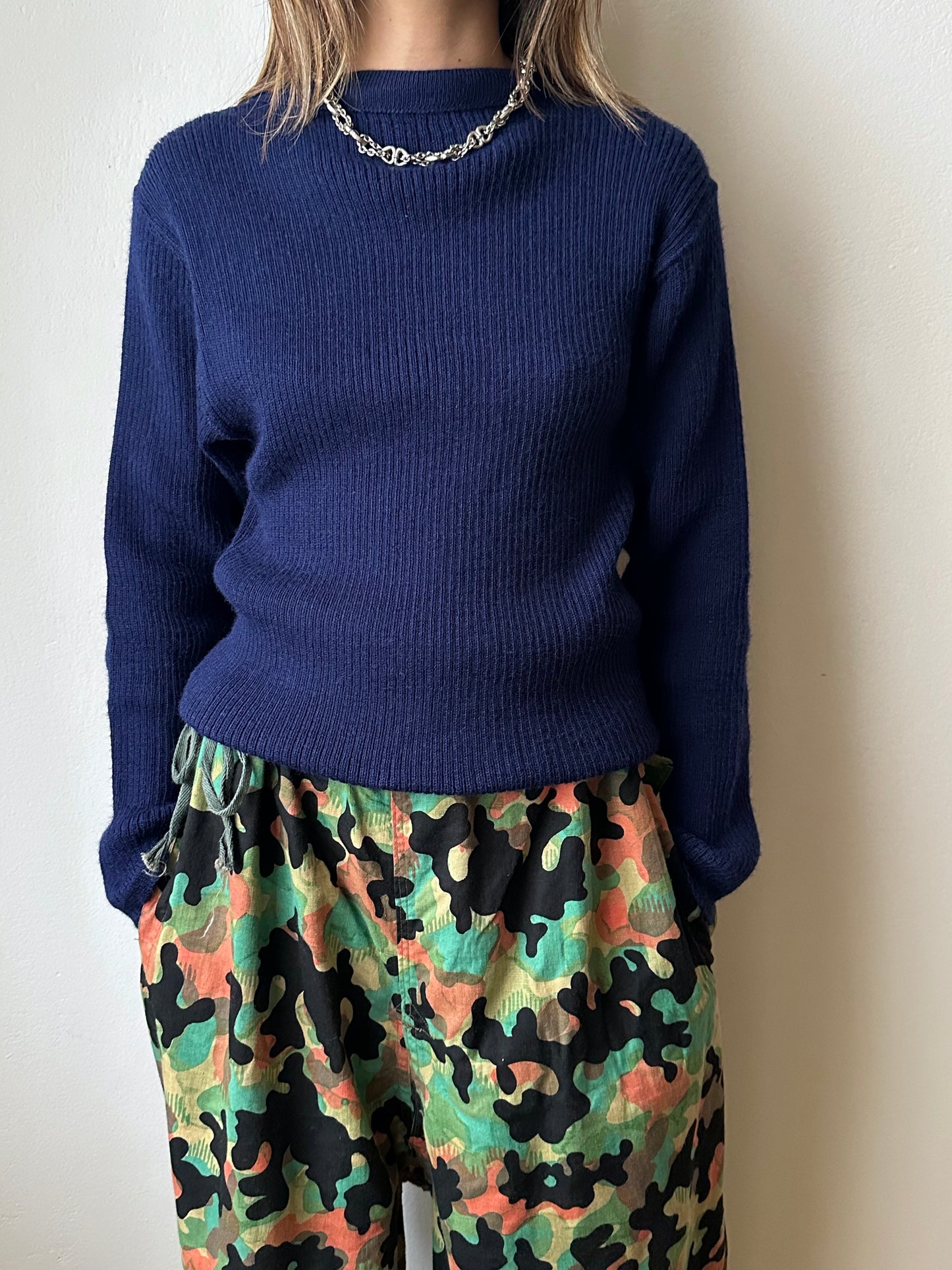 1980's French Army Wool Jumper Sweater 80年代 フランス軍 Military ミリタリー ニット Navy 紺色 Vintage ヴィンテージ古着屋 プラハ ユーロ古着 ヨーロッパ古着 Toto Praha Vintage clothing store shop Antique shop Prague totototrip showroom ショールーム 