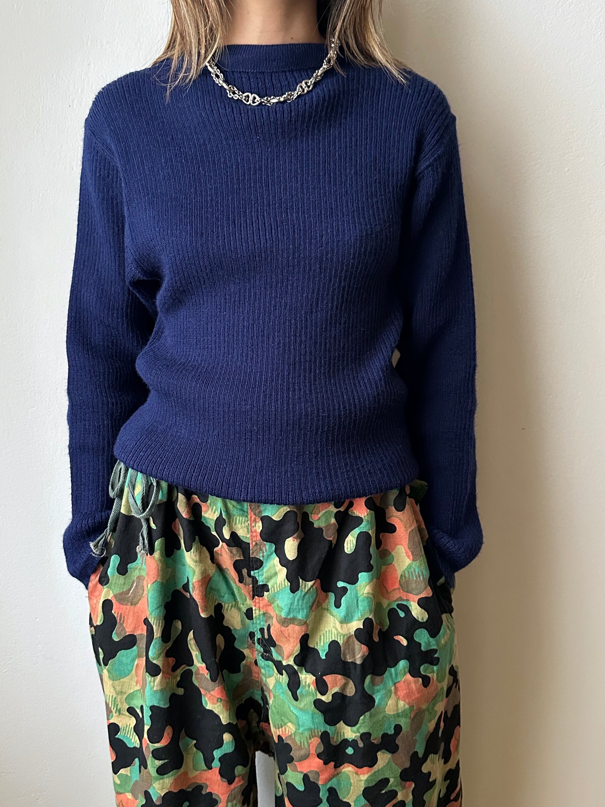 1980's French Army Wool Jumper Sweater 80年代 フランス軍 Military ミリタリー ニット Navy 紺色 Vintage ヴィンテージ古着屋 プラハ ユーロ古着 ヨーロッパ古着 Toto Praha Vintage clothing store shop Antique shop Prague totototrip showroom ショールーム 