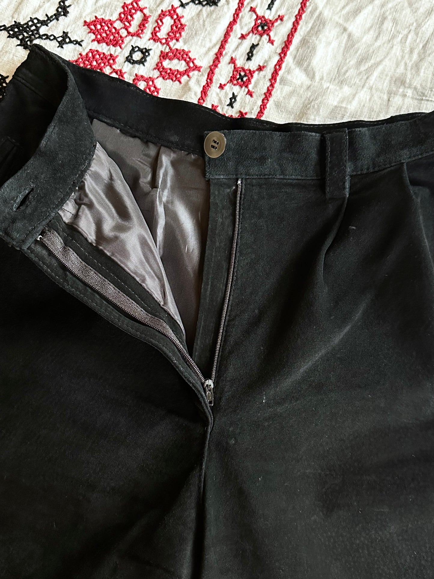Black suede leather shorts W29