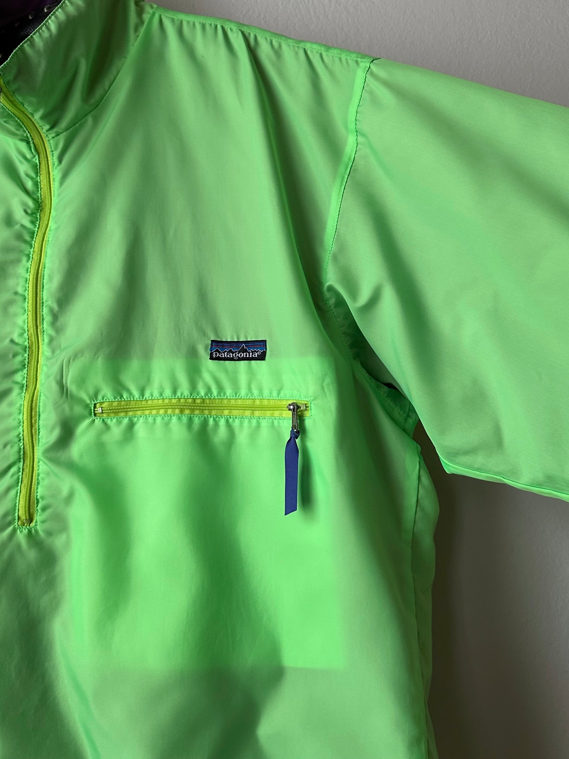 90's Patagonia パタゴニア Nylon Jacket reversible リバーシブル ゲッコーグリーン Toto Praha Vintage clothing shop Antique shop プラハ 古着屋 ヴィンテージ アンティークショップ ユーロ古着 ヨーロッパ古着 古着卸