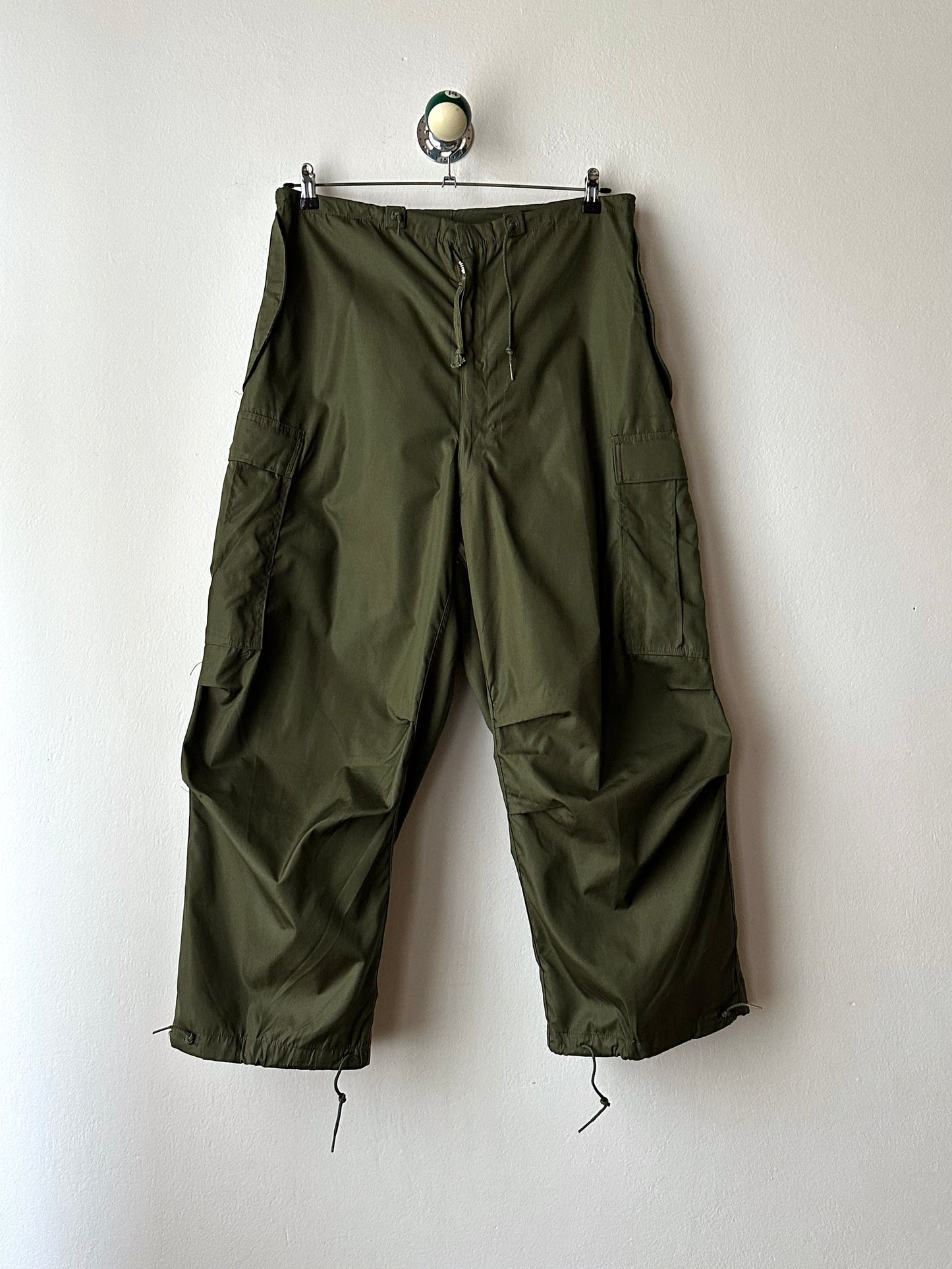 US Army M1951 Arctic trousers 1950's 50年代 Deadstock Military ミリタリー アメリカ軍 Toto Vintage clothing shop store Praha プラハ 古着屋 ヴィンテージ Prague デッドストック オーバーパンツ Antique shop アンティークショップ 古着卸