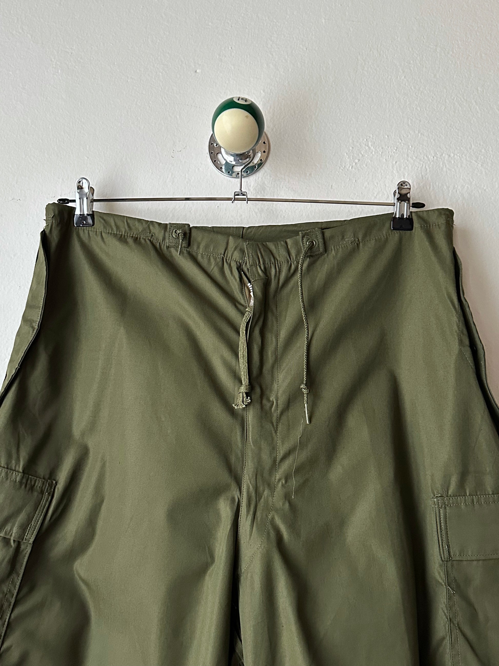 US Army M1951 Arctic trousers 1950's 50年代 Deadstock Military ミリタリー アメリカ軍 Toto Vintage clothing shop store Praha プラハ 古着屋 ヴィンテージ Prague デッドストック オーバーパンツ Antique shop アンティークショップ 古着卸