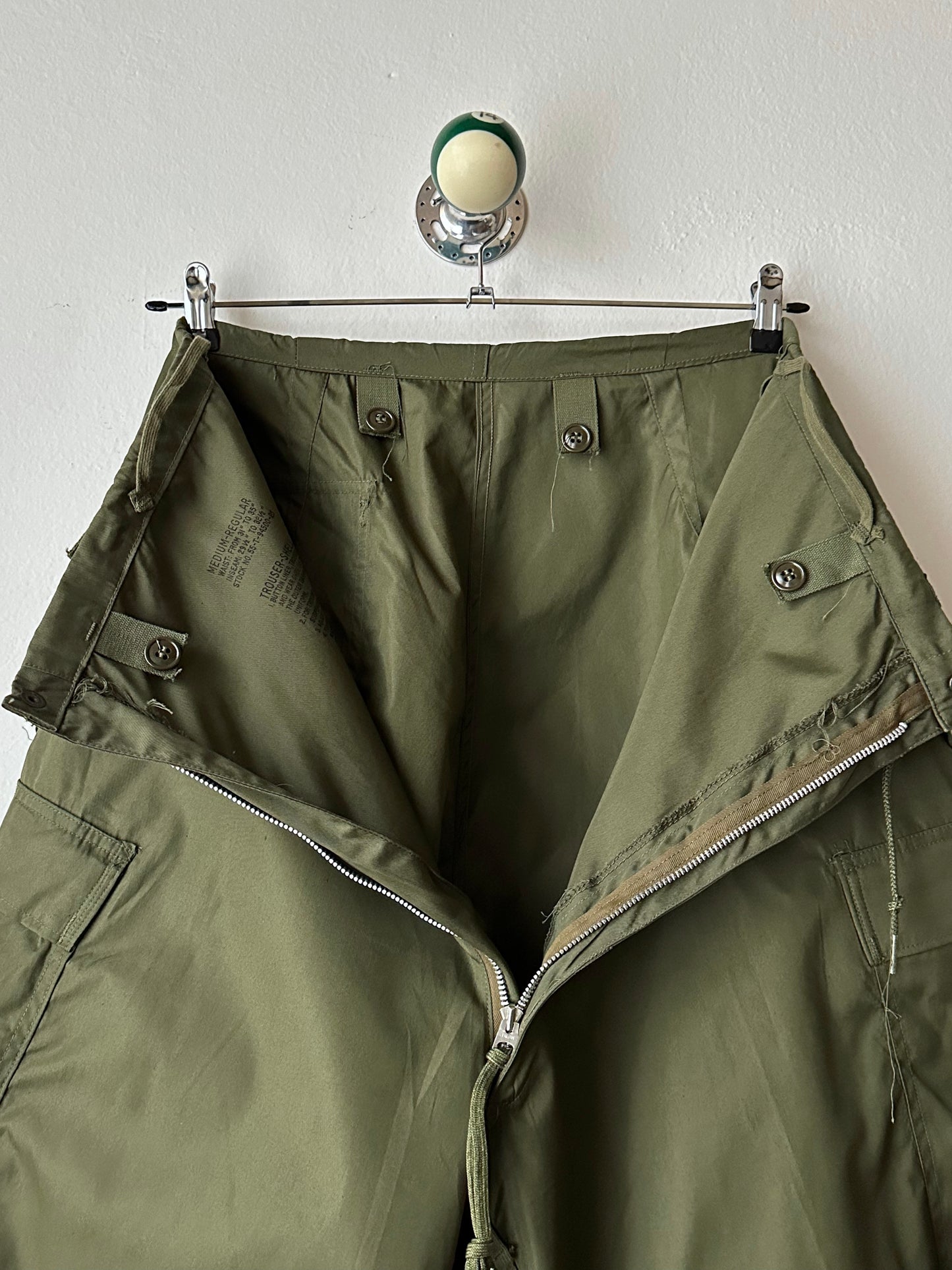 US Army M1951 Arctic trousers 1950's 50年代 Deadstock Military ミリタリー アメリカ軍 Toto Vintage clothing shop store Praha プラハ 古着屋 ヴィンテージ Prague デッドストック オーバーパンツ Antique shop アンティークショップ 古着卸