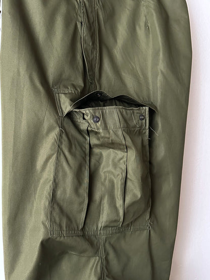 US Army M1951 Arctic trousers 1950's 50年代 Deadstock Military ミリタリー アメリカ軍 Toto Vintage clothing shop store Praha プラハ 古着屋 ヴィンテージ Prague デッドストック オーバーパンツ Antique shop アンティークショップ 古着卸
