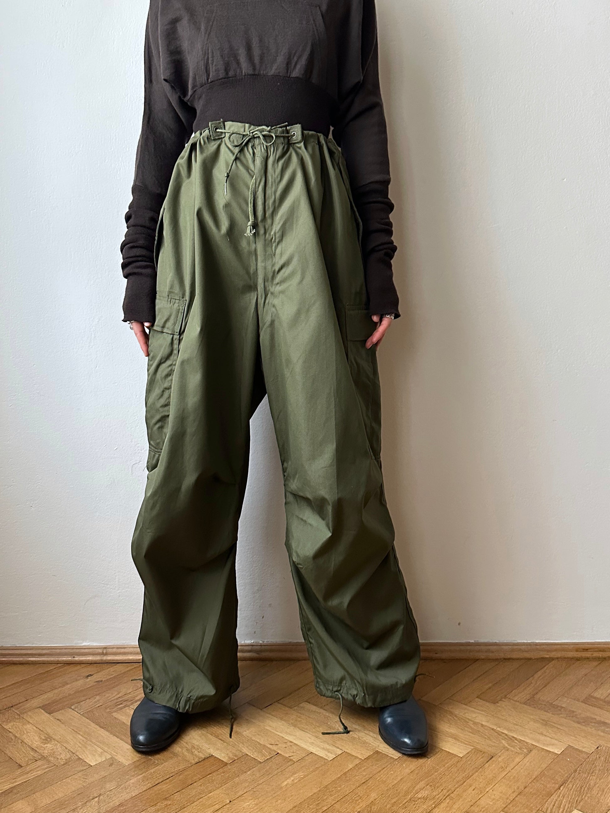US Army M1951 Arctic trousers 1950's 50年代 Deadstock Military ミリタリー アメリカ軍 Toto Vintage clothing shop store Praha プラハ 古着屋 ヴィンテージ Prague デッドストック オーバーパンツ Antique shop アンティークショップ 古着卸