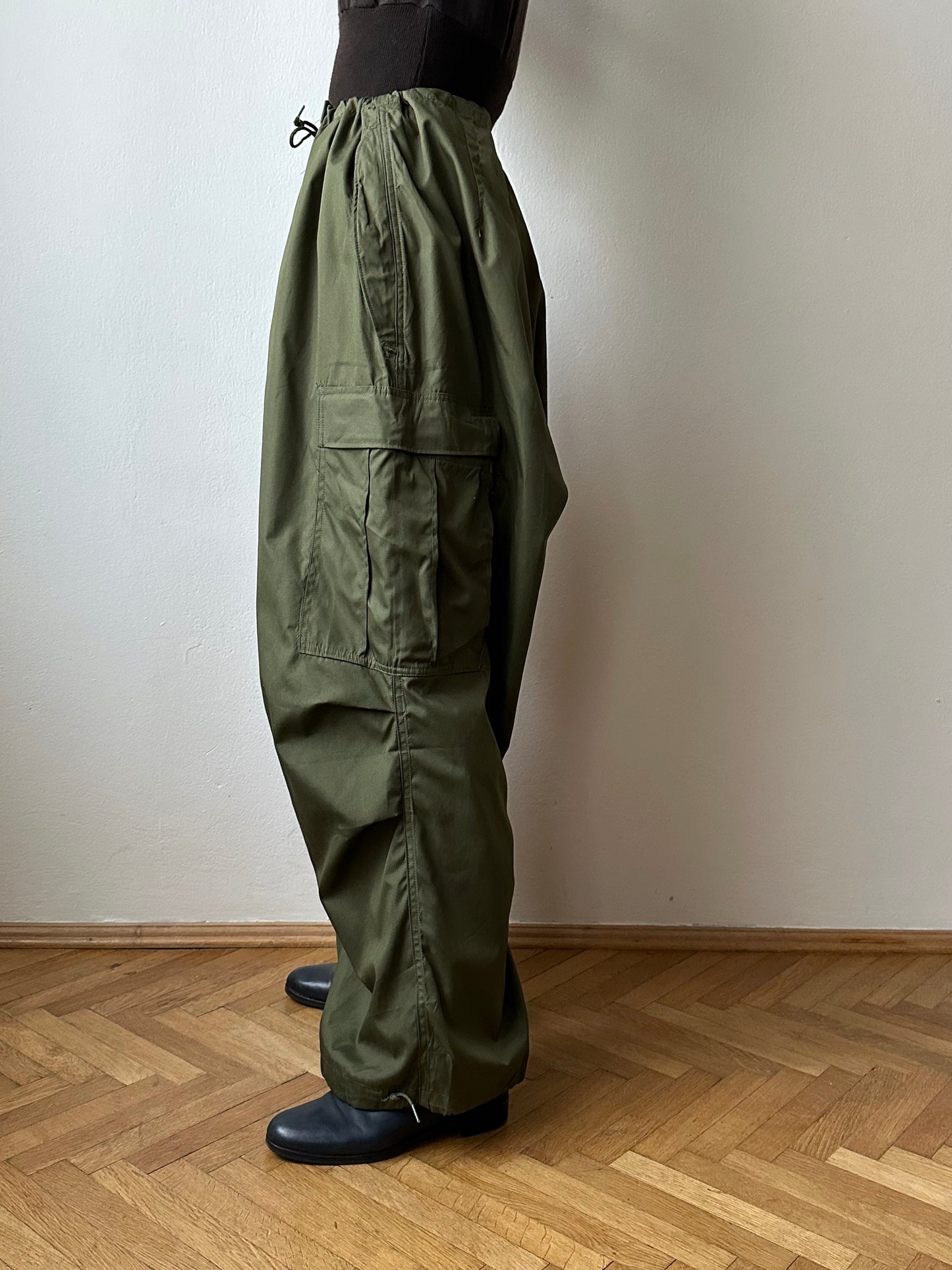 US Army M1951 Arctic trousers 1950's 50年代 Deadstock Military ミリタリー アメリカ軍 Toto Vintage clothing shop store Praha プラハ 古着屋 ヴィンテージ Prague デッドストック オーバーパンツ Antique shop アンティークショップ 古着卸