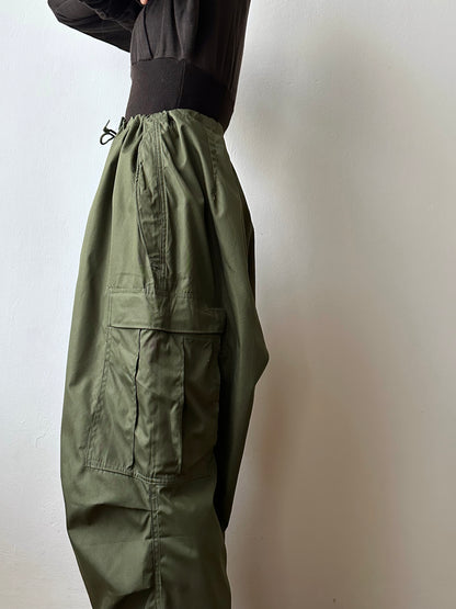 US Army M1951 Arctic trousers 1950's 50年代 Deadstock Military ミリタリー アメリカ軍 Toto Vintage clothing shop store Praha プラハ 古着屋 ヴィンテージ Prague デッドストック オーバーパンツ Antique shop アンティークショップ 古着卸