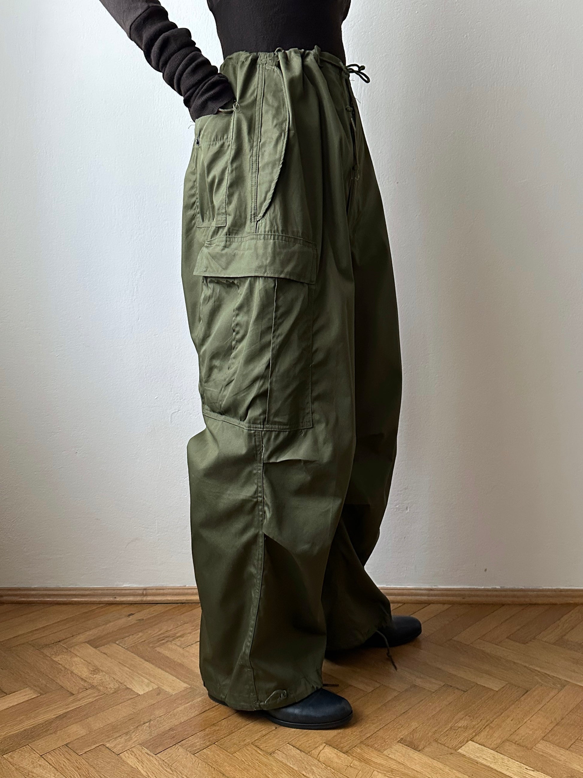 US Army M1951 Arctic trousers 1950's 50年代 Deadstock Military ミリタリー アメリカ軍 Toto Vintage clothing shop store Praha プラハ 古着屋 ヴィンテージ Prague デッドストック オーバーパンツ Antique shop アンティークショップ 古着卸