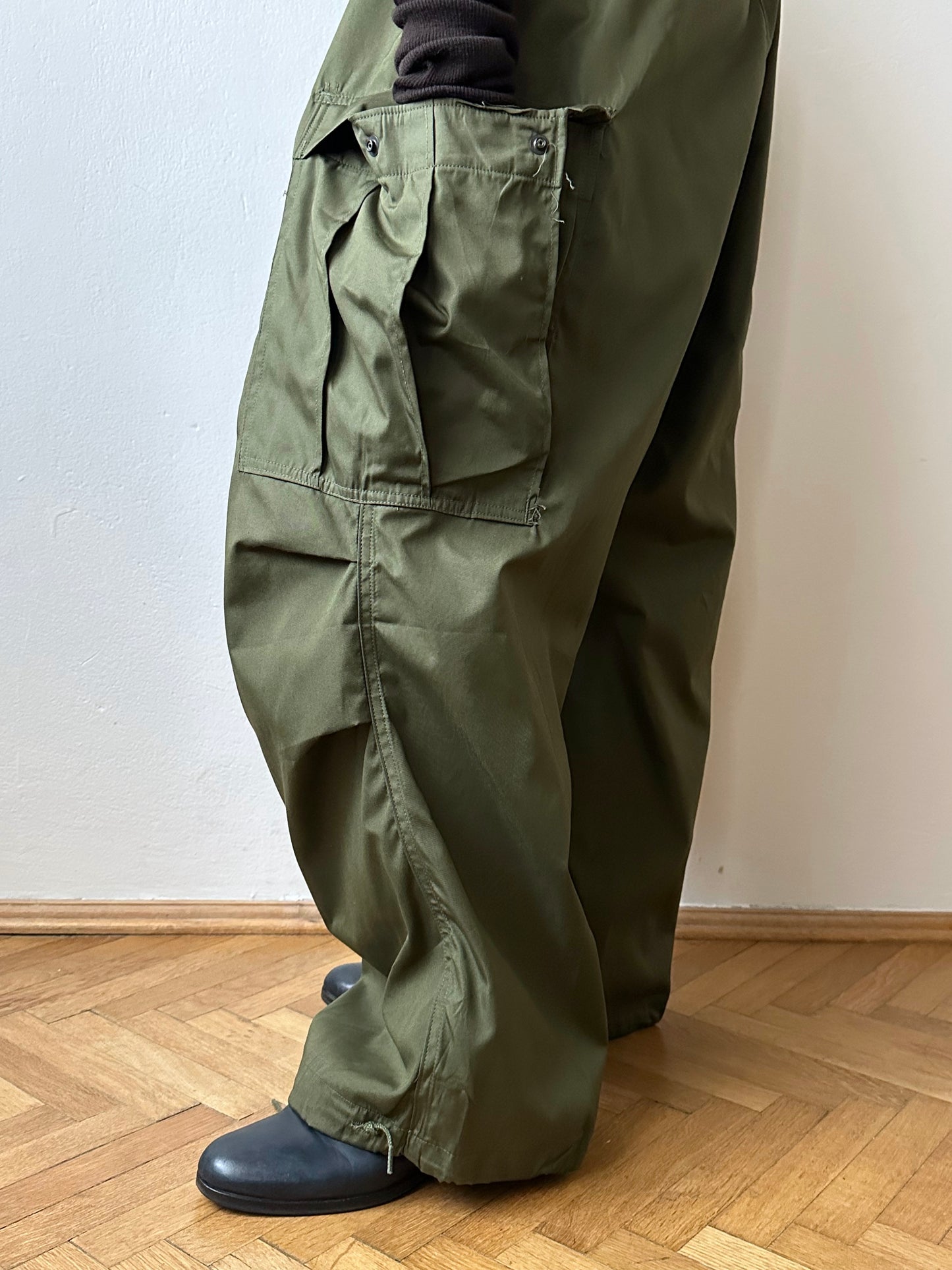 US Army M1951 Arctic trousers 1950's 50年代 Deadstock Military ミリタリー アメリカ軍 Toto Vintage clothing shop store Praha プラハ 古着屋 ヴィンテージ Prague デッドストック オーバーパンツ Antique shop アンティークショップ 古着卸