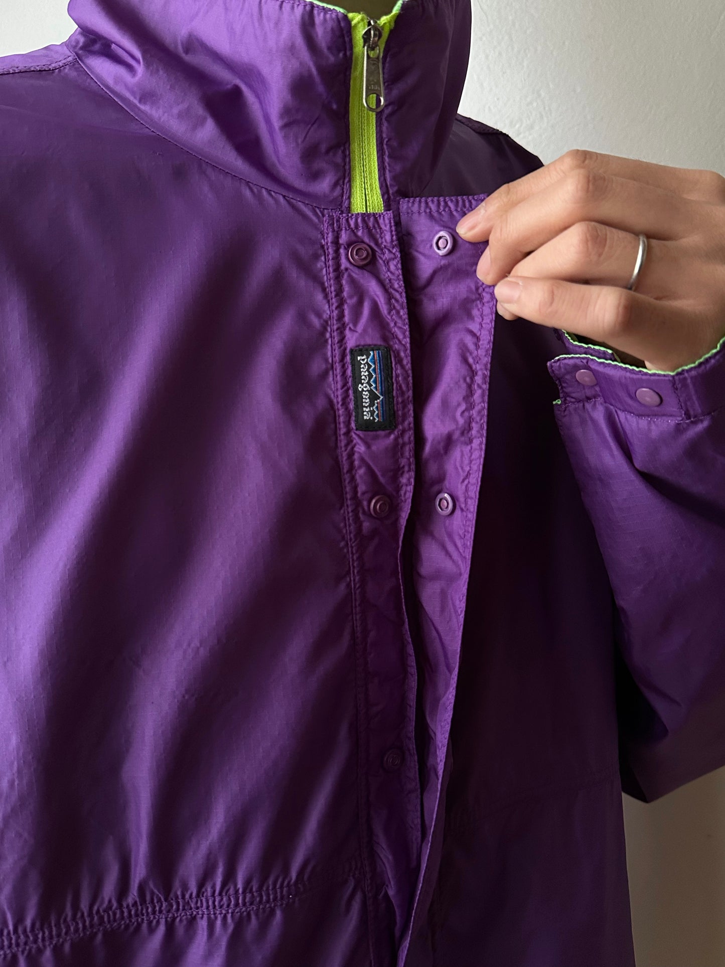 90's Patagonia パタゴニア Nylon Jacket reversible リバーシブル ゲッコーグリーン Toto Praha Vintage clothing shop Antique shop プラハ 古着屋 ヴィンテージ アンティークショップ ユーロ古着 ヨーロッパ古着 古着卸