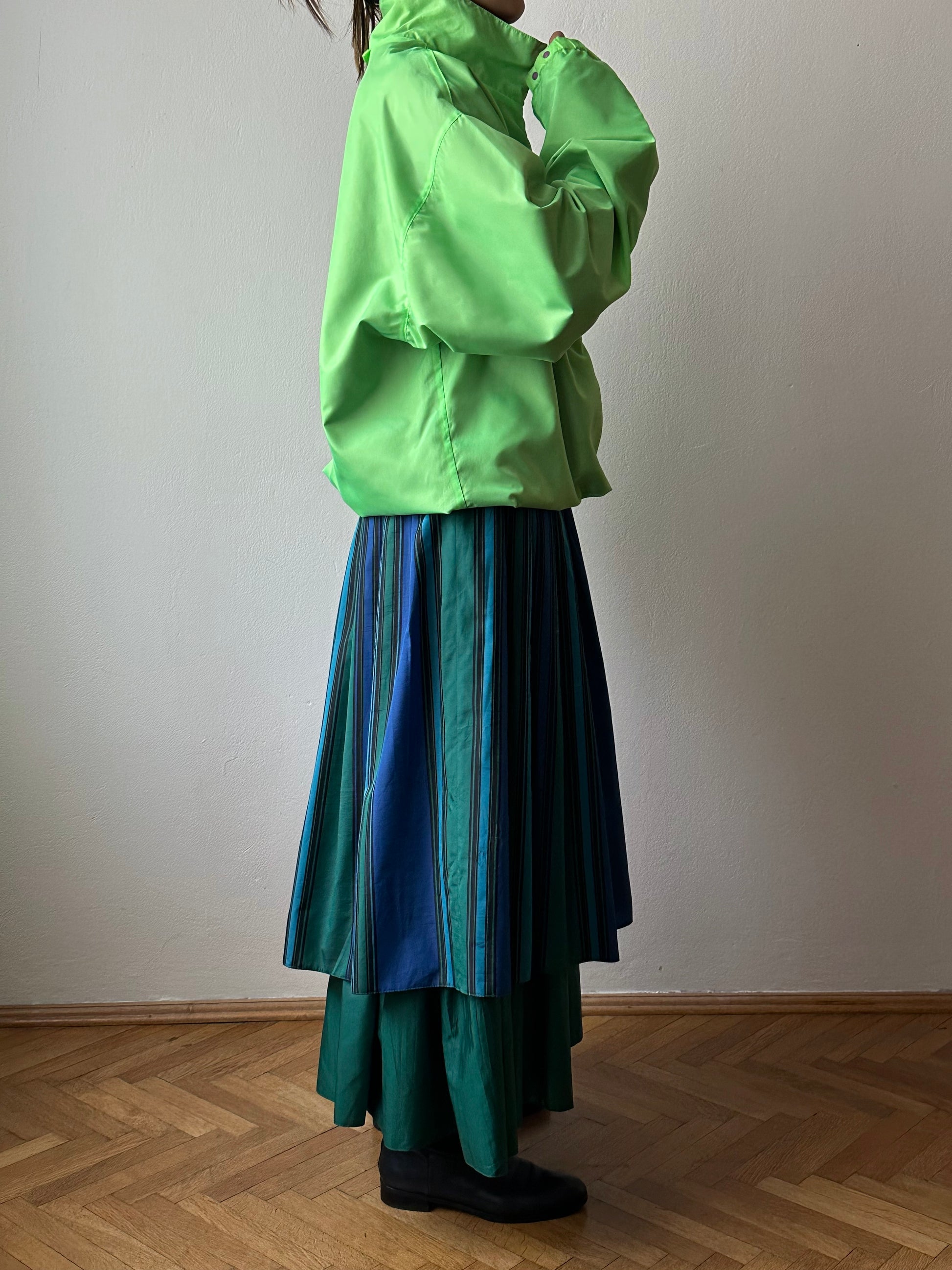 90's Patagonia パタゴニア Nylon Jacket reversible リバーシブル ゲッコーグリーン Toto Praha Vintage clothing shop Antique shop プラハ 古着屋 ヴィンテージ アンティークショップ ユーロ古着 ヨーロッパ古着 古着卸