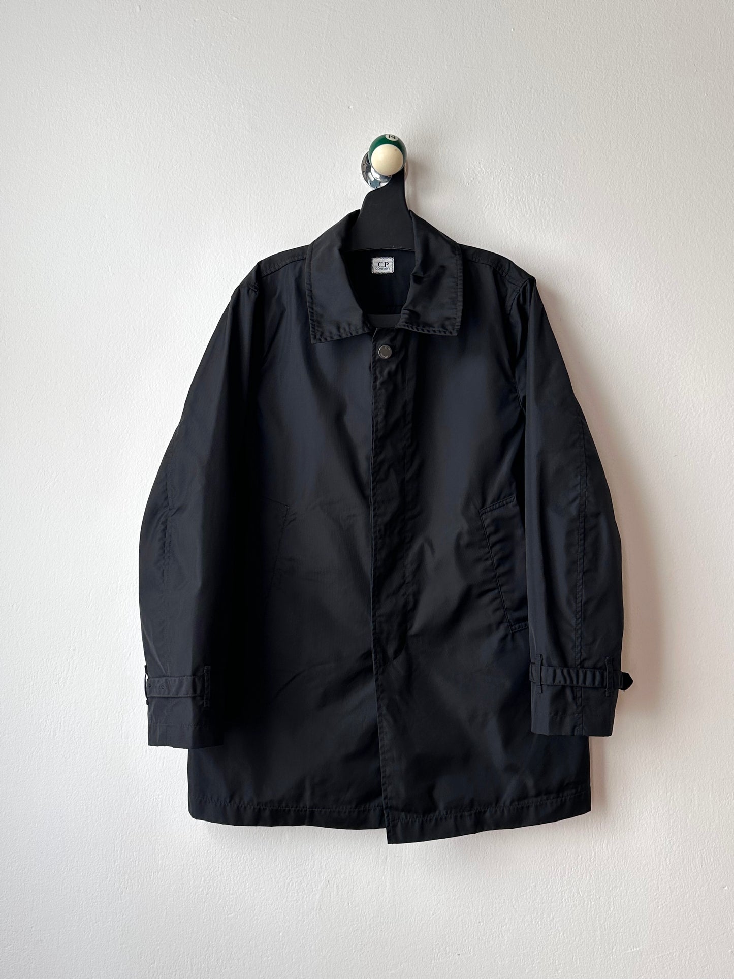 CP Company  Vintage Massimo Osti マッシモオスティ Black Nylon coat ナイロン 黒 Made in Rumania ヴィンテージ イタリア古着  Rare レア Toto Praha Vintage clothing store Antique shop Prague 古着屋 アンティークショップ プラハ ユーロ古着  ヨーロッパ古着 古着卸 コート