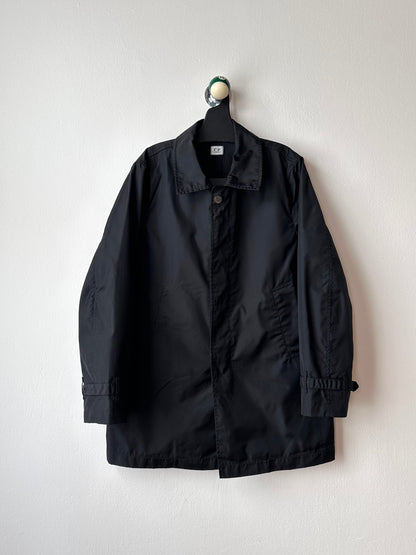 CP Company  Vintage Massimo Osti マッシモオスティ Black Nylon coat ナイロン 黒 Made in Rumania ヴィンテージ イタリア古着  Rare レア Toto Praha Vintage clothing store Antique shop Prague 古着屋 アンティークショップ プラハ ユーロ古着  ヨーロッパ古着 古着卸 コート