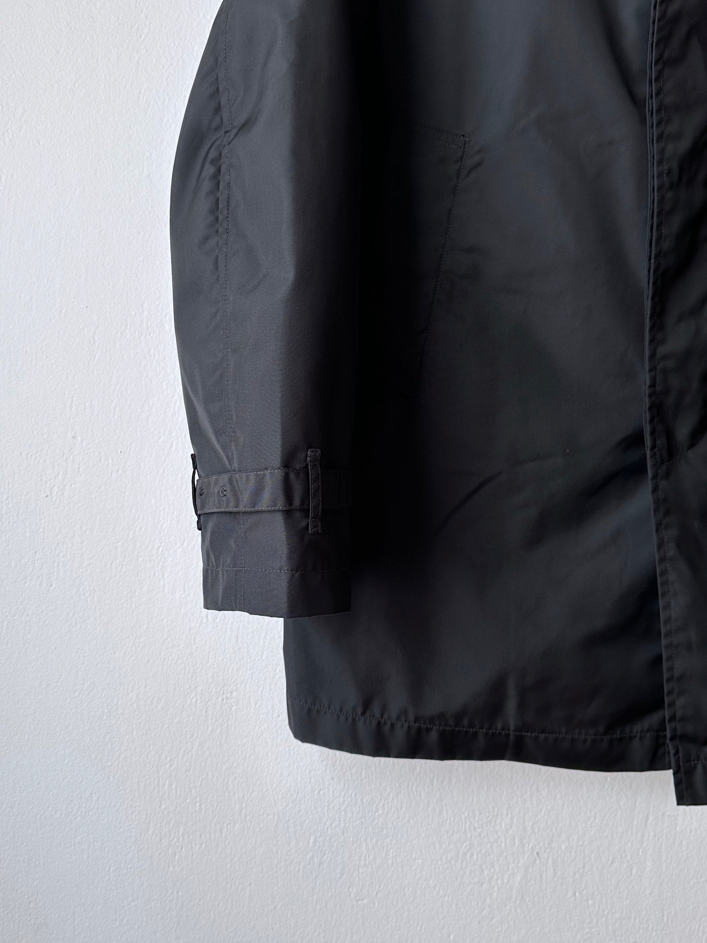 CP Company  Vintage Massimo Osti マッシモオスティ Black Nylon coat ナイロン 黒 Made in Rumania ヴィンテージ イタリア古着  Rare レア Toto Praha Vintage clothing store Antique shop Prague 古着屋 アンティークショップ プラハ ユーロ古着  ヨーロッパ古着 古着卸 コート