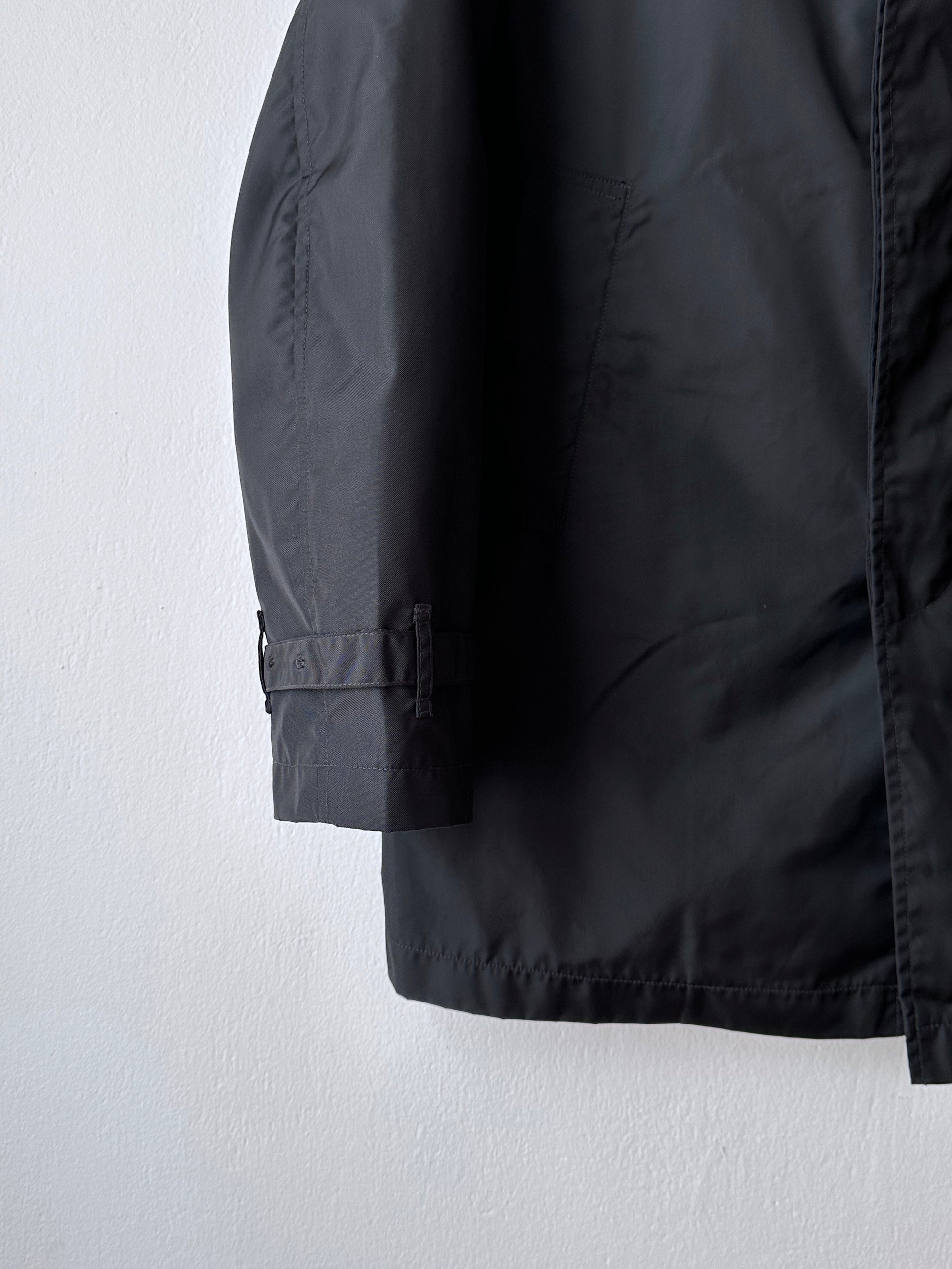 CP Company  Vintage Massimo Osti マッシモオスティ Black Nylon coat ナイロン 黒 Made in Rumania ヴィンテージ イタリア古着  Rare レア Toto Praha Vintage clothing store Antique shop Prague 古着屋 アンティークショップ プラハ ユーロ古着  ヨーロッパ古着 古着卸 コート