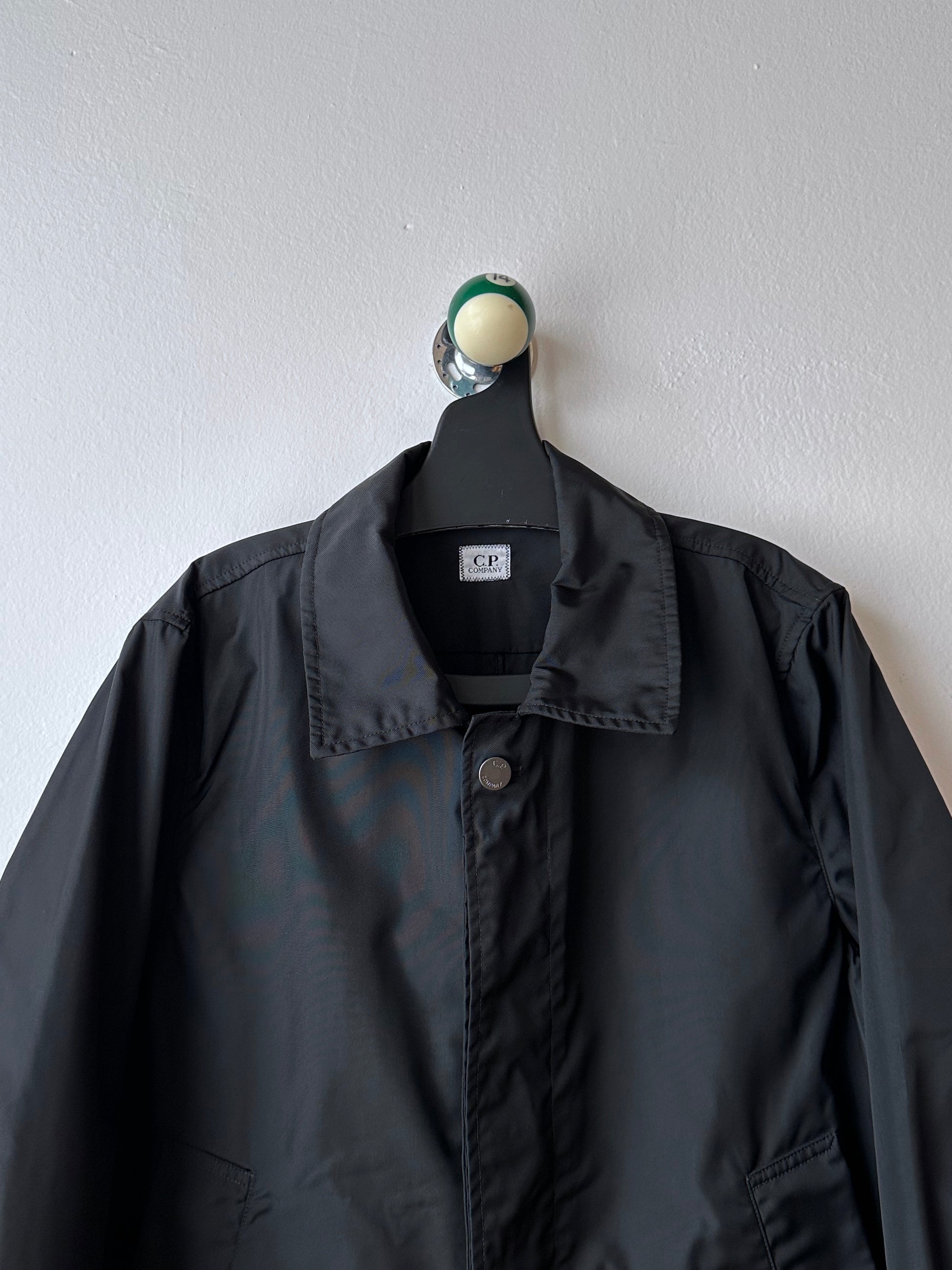 CP Company  Vintage Massimo Osti マッシモオスティ Black Nylon coat ナイロン 黒 Made in Rumania ヴィンテージ イタリア古着  Rare レア Toto Praha Vintage clothing store Antique shop Prague 古着屋 アンティークショップ プラハ ユーロ古着  ヨーロッパ古着 古着卸 コート
