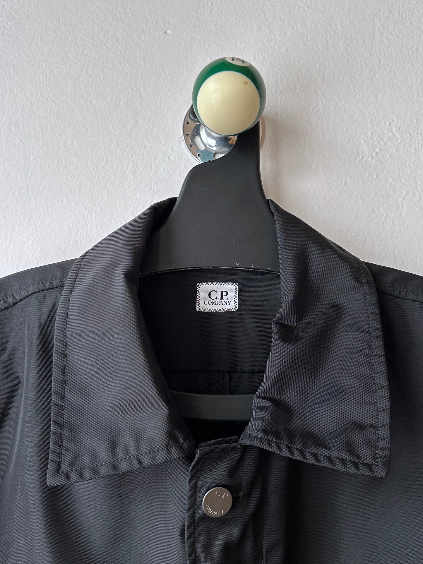 CP Company  Vintage Massimo Osti マッシモオスティ Black Nylon coat ナイロン 黒 Made in Rumania ヴィンテージ イタリア古着  Rare レア Toto Praha Vintage clothing store Antique shop Prague 古着屋 アンティークショップ プラハ ユーロ古着  ヨーロッパ古着 古着卸 コート