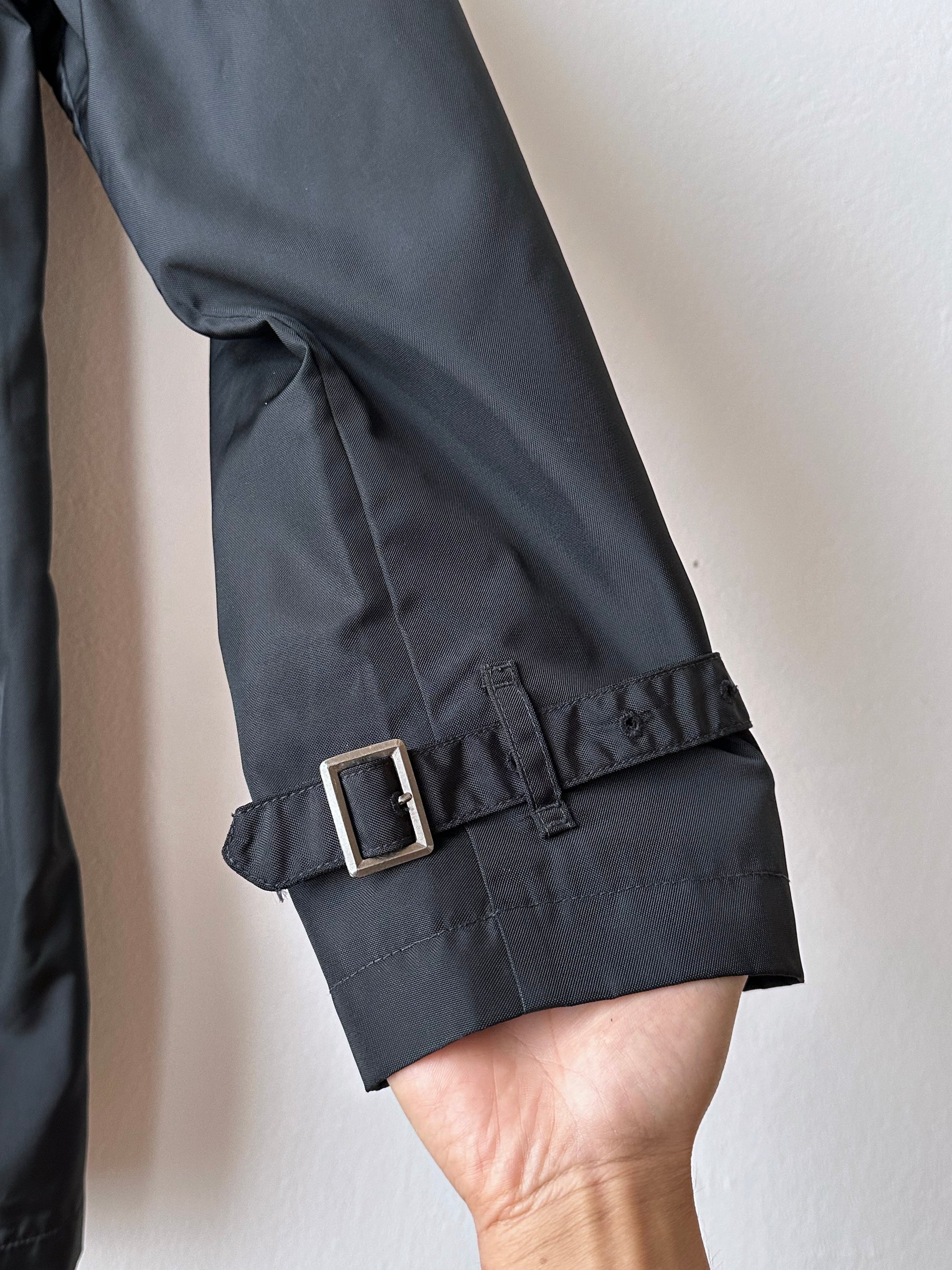 CP Company  Vintage Massimo Osti マッシモオスティ Black Nylon coat ナイロン 黒 Made in Rumania ヴィンテージ イタリア古着  Rare レア Toto Praha Vintage clothing store Antique shop Prague 古着屋 アンティークショップ プラハ ユーロ古着  ヨーロッパ古着 古着卸 コート