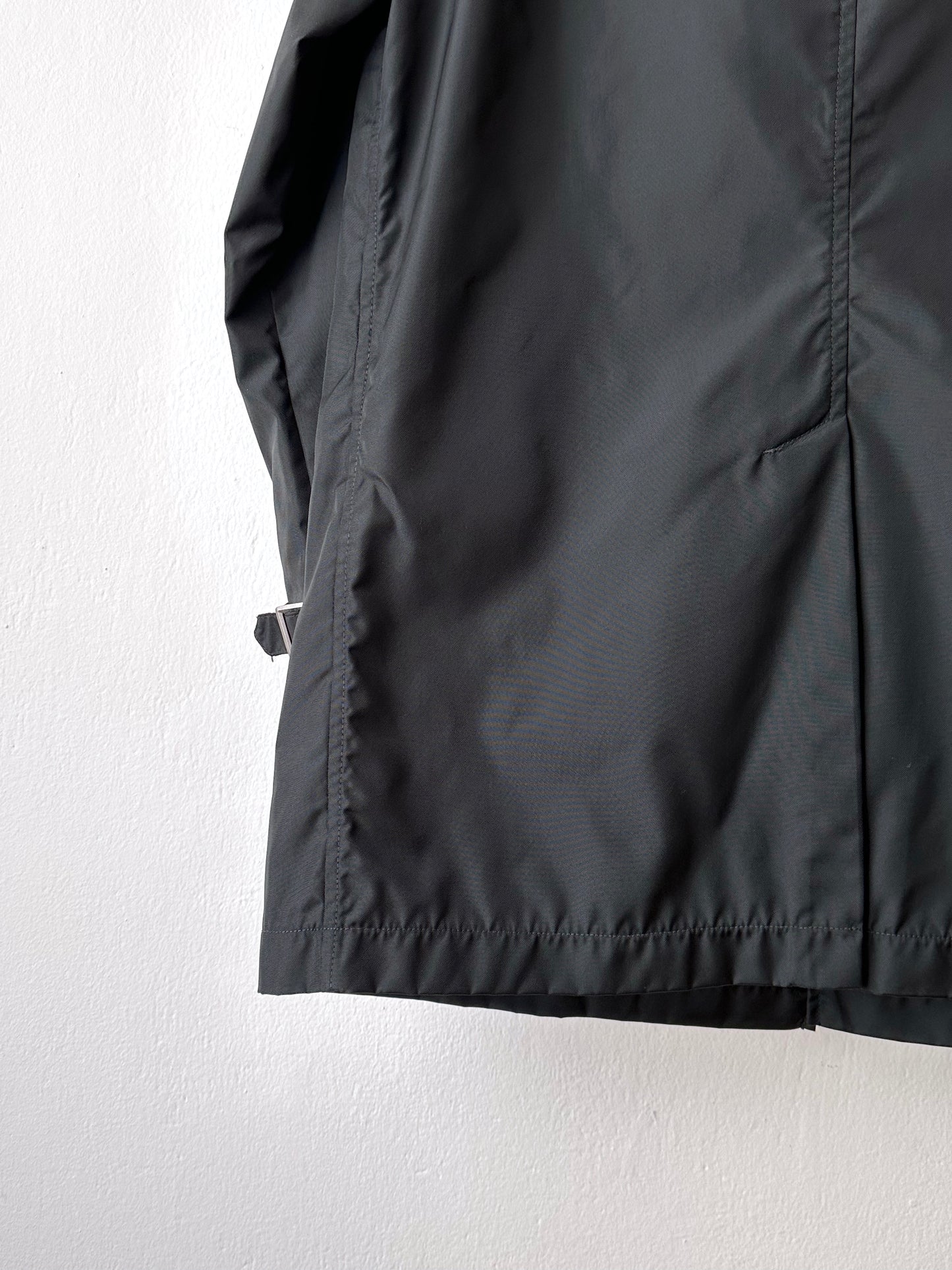 CP Company  Vintage Massimo Osti マッシモオスティ Black Nylon coat ナイロン 黒 Made in Rumania ヴィンテージ イタリア古着  Rare レア Toto Praha Vintage clothing store Antique shop Prague 古着屋 アンティークショップ プラハ ユーロ古着  ヨーロッパ古着 古着卸 コート