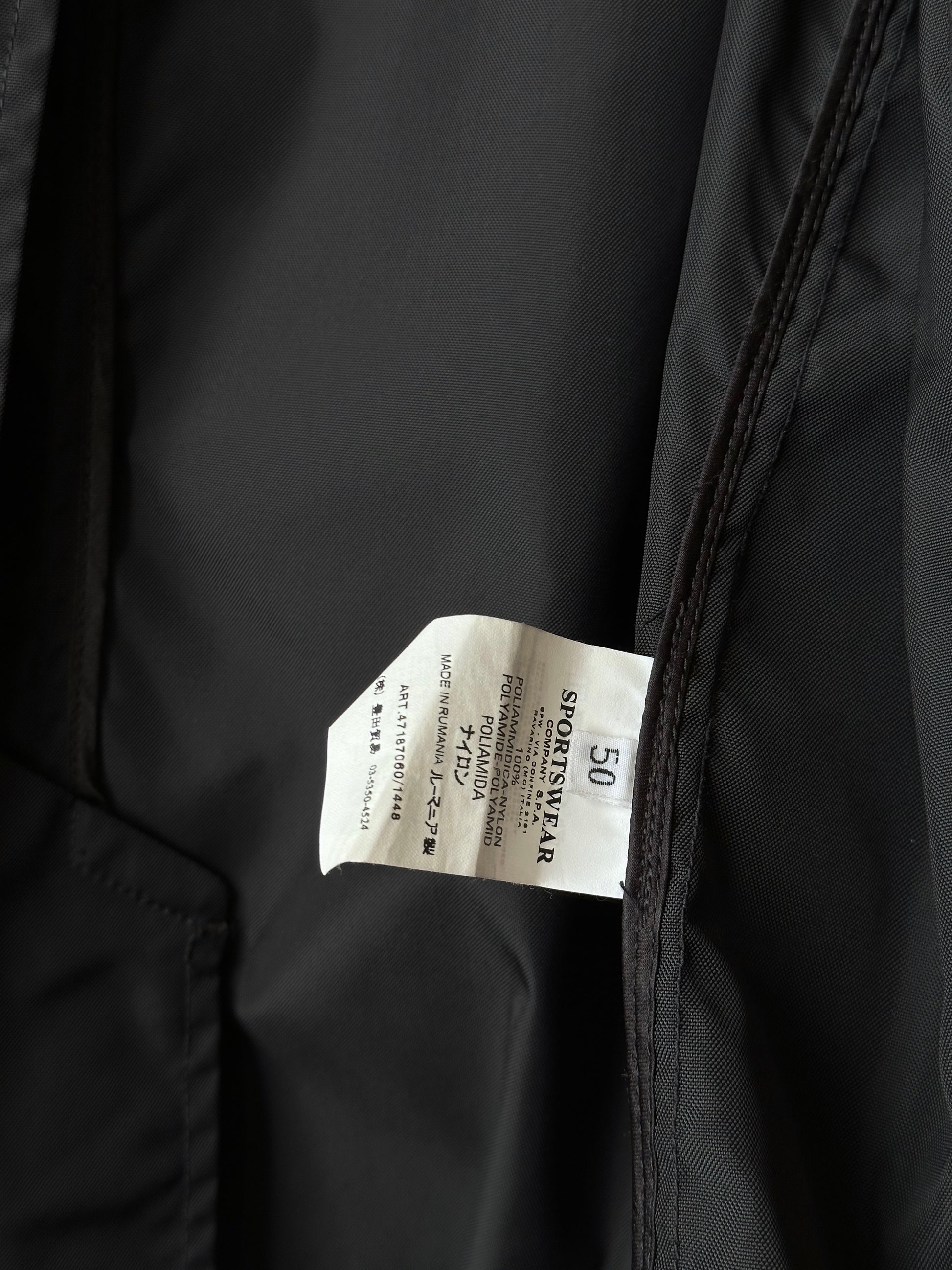 CP Company  Vintage Massimo Osti マッシモオスティ Black Nylon coat ナイロン 黒 Made in Rumania ヴィンテージ イタリア古着  Rare レア Toto Praha Vintage clothing store Antique shop Prague 古着屋 アンティークショップ プラハ ユーロ古着  ヨーロッパ古着 古着卸 コート