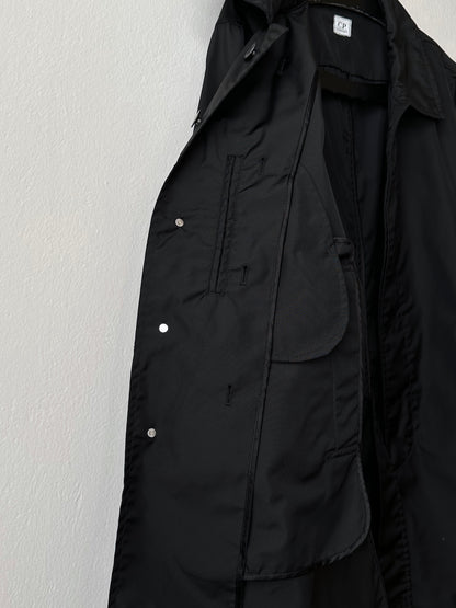 CP Company  Vintage Massimo Osti マッシモオスティ Black Nylon coat ナイロン 黒 Made in Rumania ヴィンテージ イタリア古着  Rare レア Toto Praha Vintage clothing store Antique shop Prague 古着屋 アンティークショップ プラハ ユーロ古着  ヨーロッパ古着 古着卸 コート