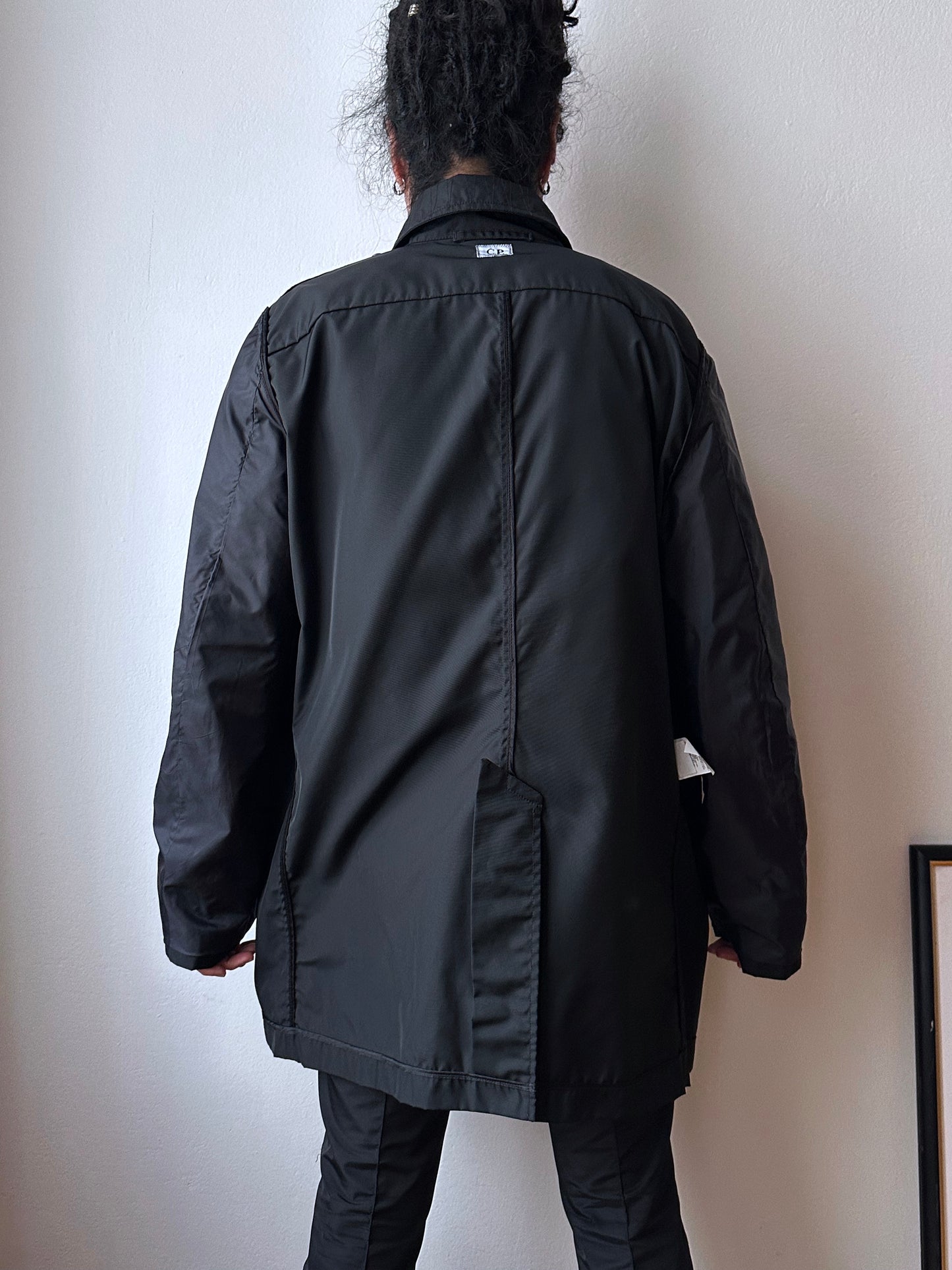 CP Company  Vintage Massimo Osti マッシモオスティ Black Nylon coat ナイロン 黒 Made in Rumania ヴィンテージ イタリア古着  Rare レア Toto Praha Vintage clothing store Antique shop Prague 古着屋 アンティークショップ プラハ ユーロ古着  ヨーロッパ古着 古着卸 コート