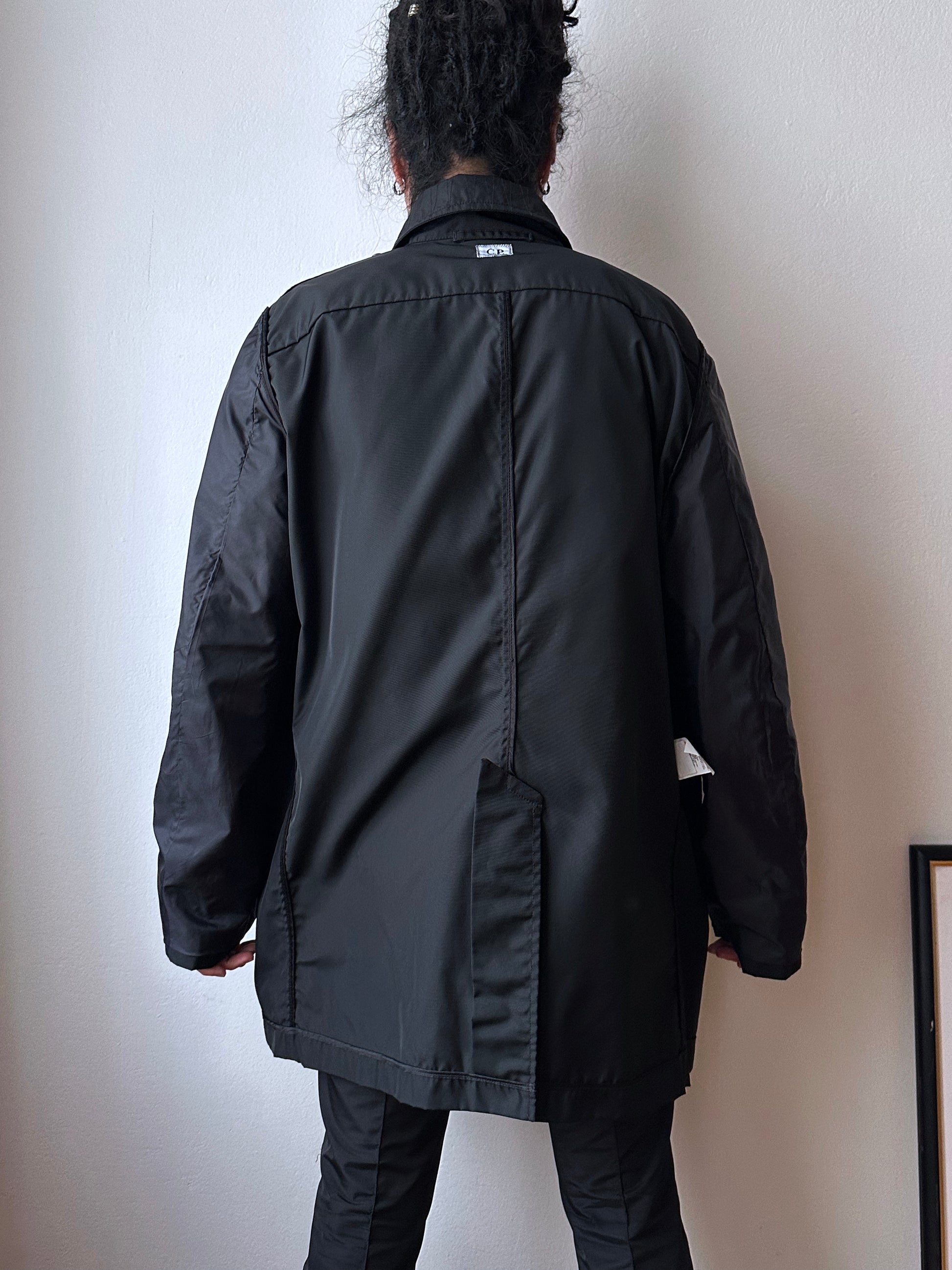 CP Company  Vintage Massimo Osti マッシモオスティ Black Nylon coat ナイロン 黒 Made in Rumania ヴィンテージ イタリア古着  Rare レア Toto Praha Vintage clothing store Antique shop Prague 古着屋 アンティークショップ プラハ ユーロ古着  ヨーロッパ古着 古着卸 コート