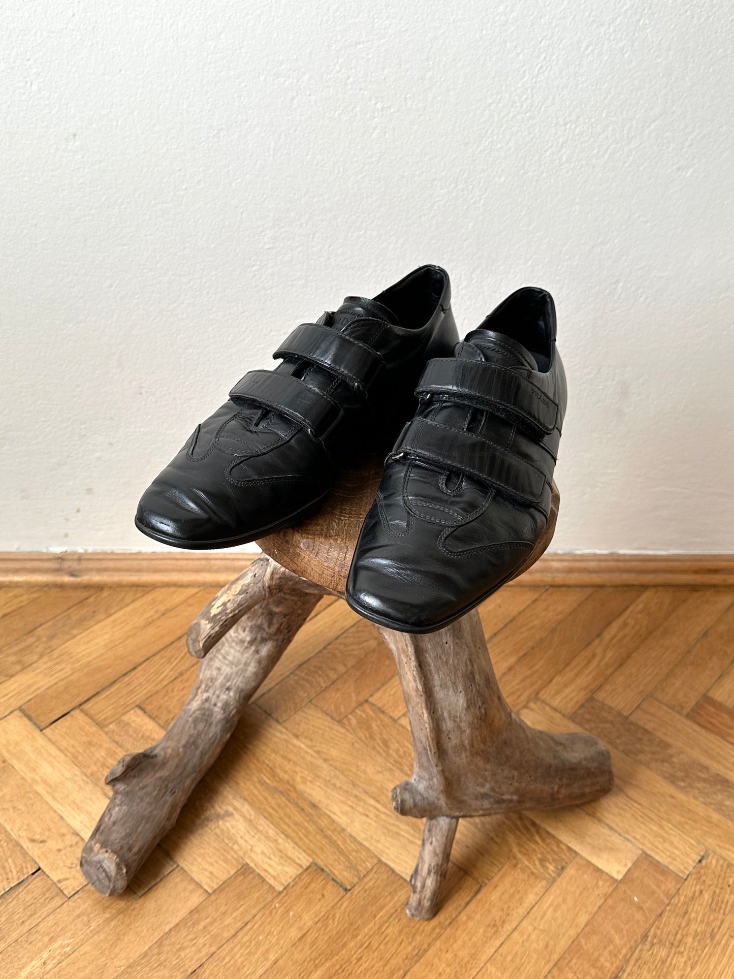 プラダ Prada Leather sneaker 皮靴 Black 黒 Toto Praha Vintage clothing shop store 古着屋 プラハ Prague Made in Italy 90年代 ヴィンテージ 