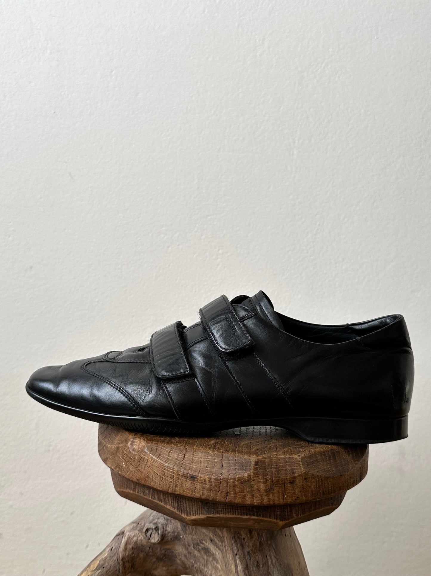 プラダ Prada Leather sneaker 皮靴 Black 黒 Toto Praha Vintage clothing shop store 古着屋 プラハ Prague Made in Italy 90年代 ヴィンテージ 