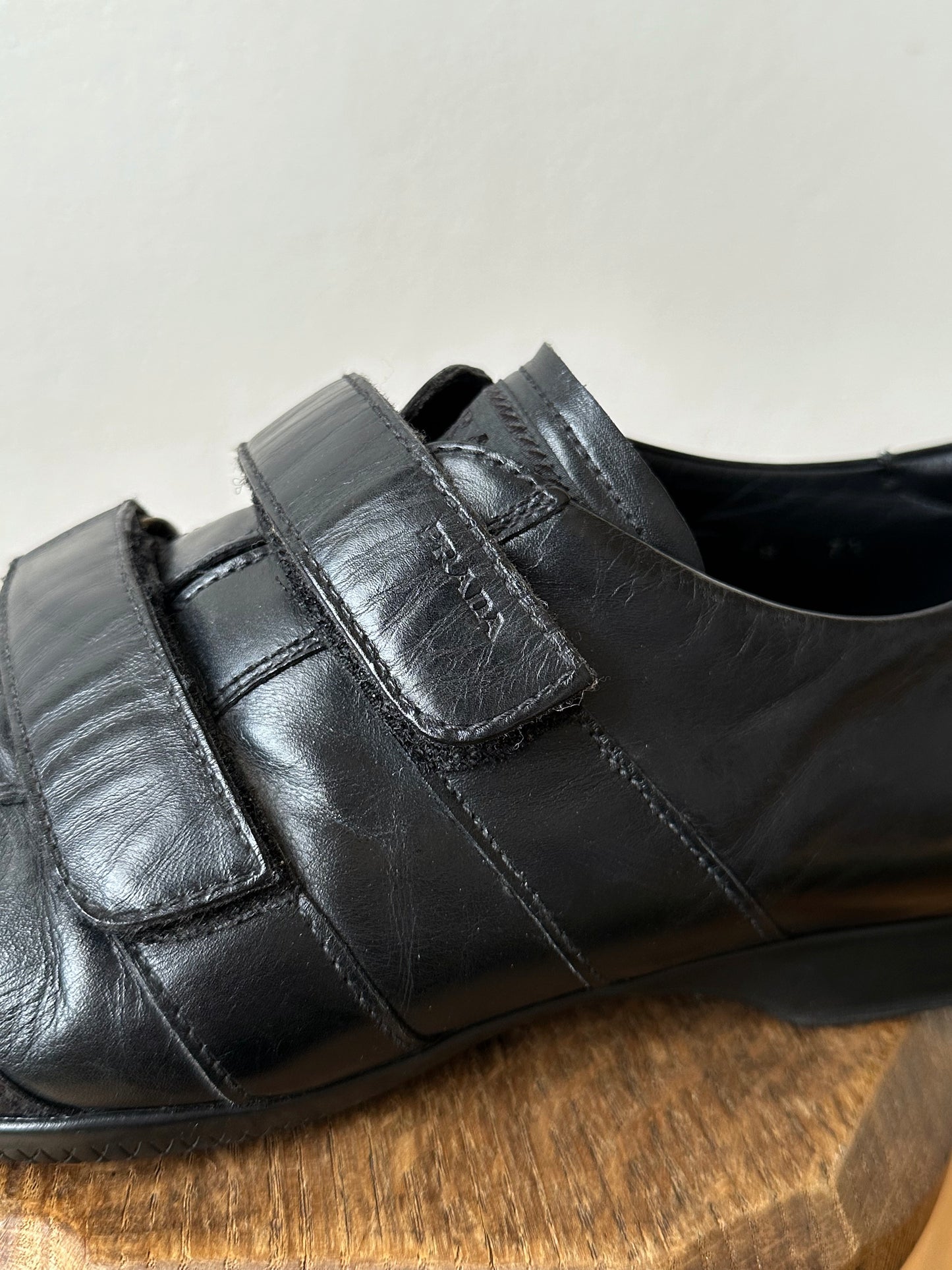 プラダ Prada Leather sneaker 皮靴 Black 黒 Toto Praha Vintage clothing shop store 古着屋 プラハ Prague Made in Italy 90年代 ヴィンテージ 