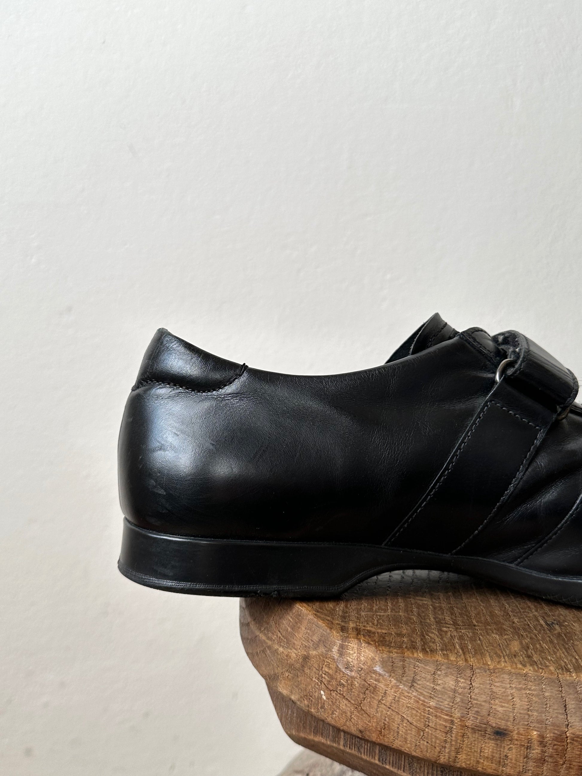 プラダ Prada Leather sneaker 皮靴 Black 黒 Toto Praha Vintage clothing shop store 古着屋 プラハ Prague Made in Italy 90年代 ヴィンテージ 