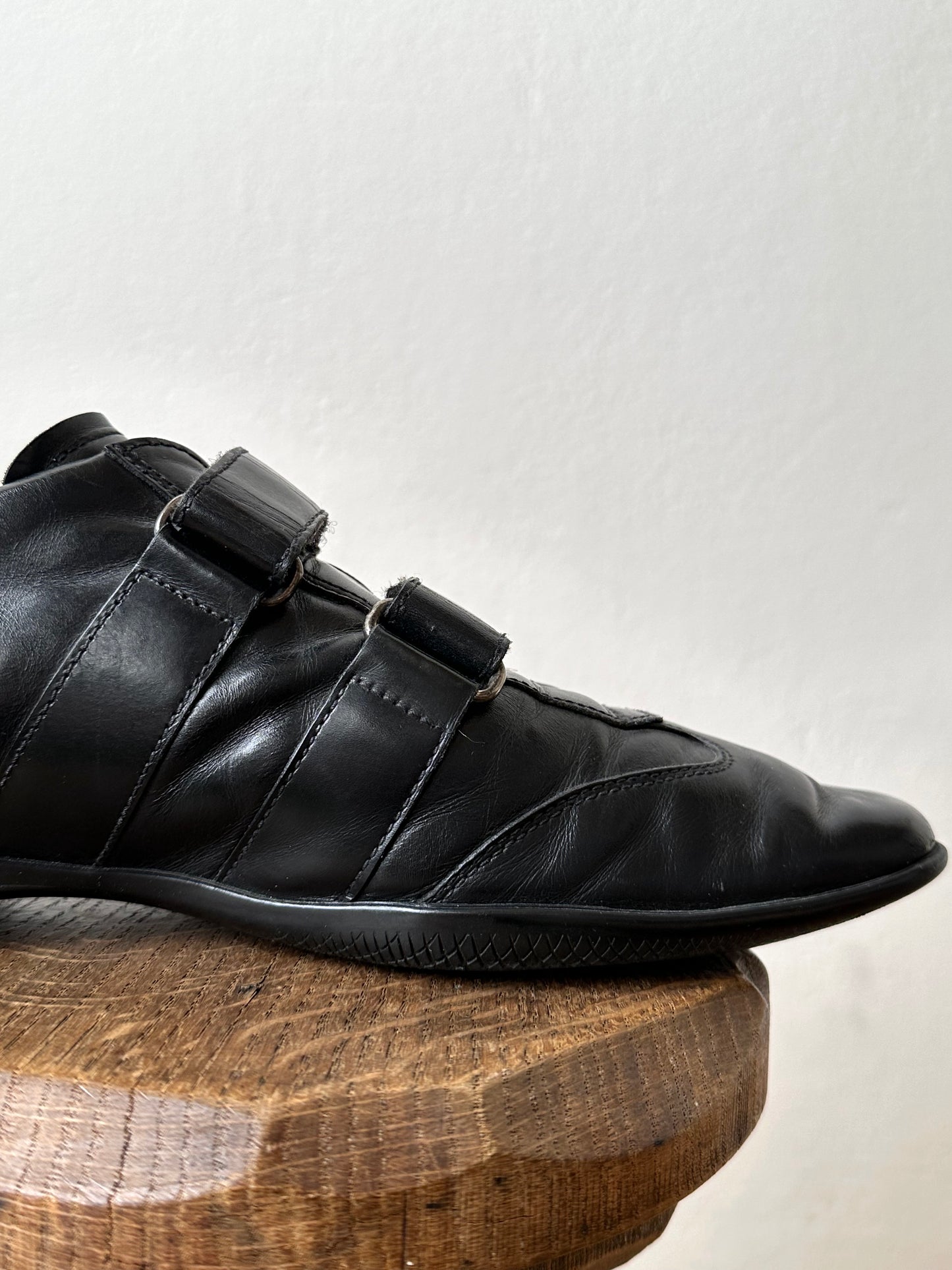プラダ Prada Leather sneaker 皮靴 Black 黒 Toto Praha Vintage clothing shop store 古着屋 プラハ Prague Made in Italy 90年代 ヴィンテージ 