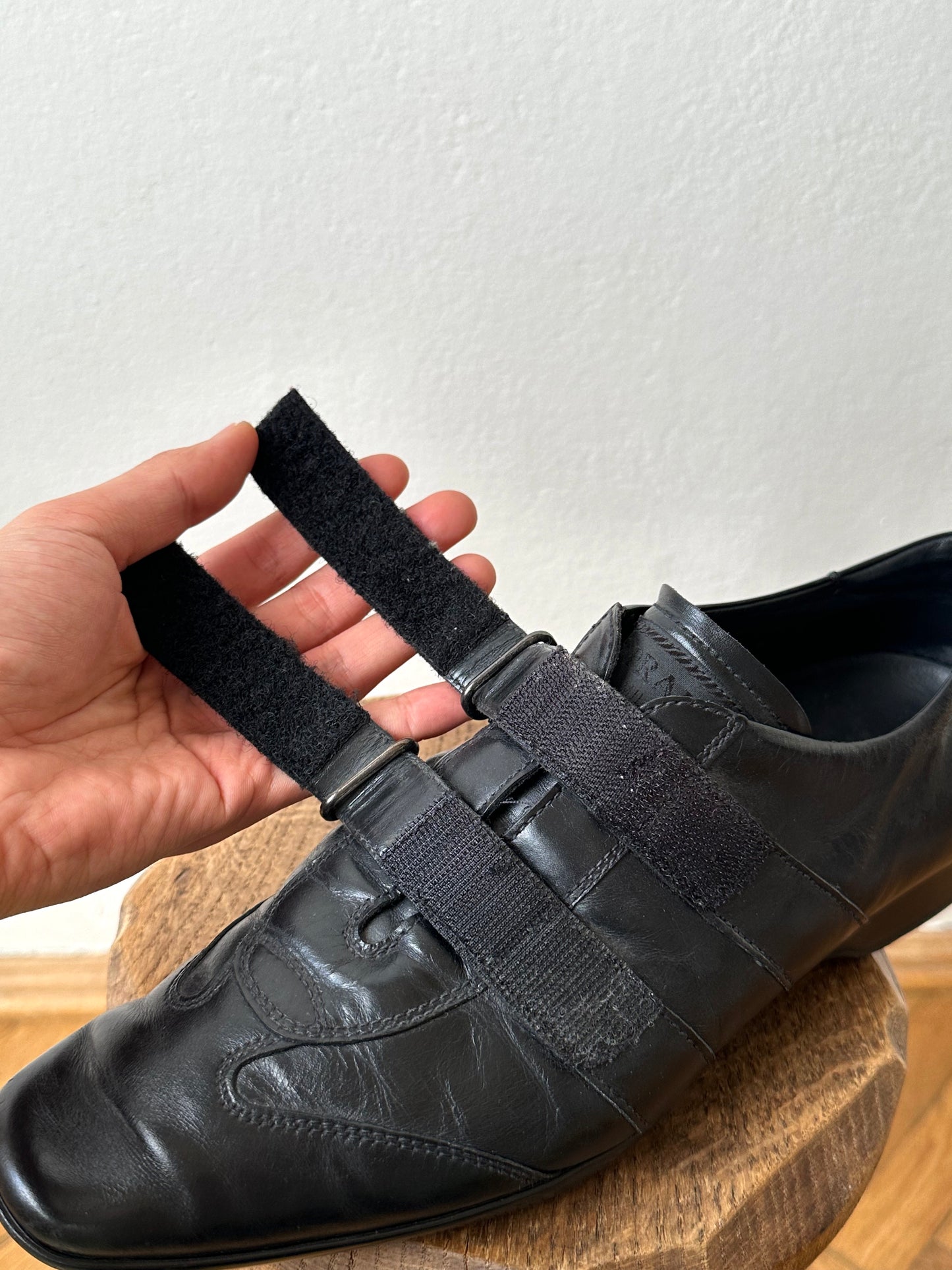 プラダ Prada Leather sneaker 皮靴 Black 黒 Toto Praha Vintage clothing shop store 古着屋 プラハ Prague Made in Italy 90年代 ヴィンテージ 