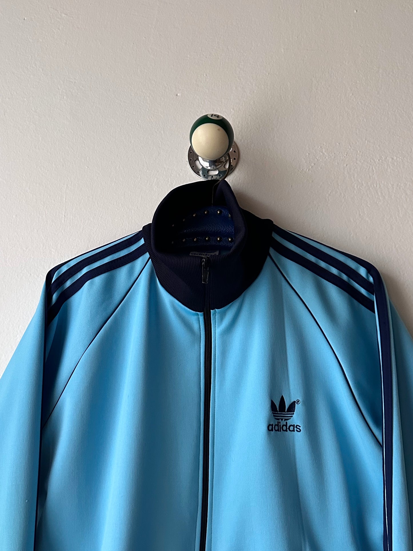 Toto Praha Vintage clothing store Prague Antique shop 古着屋 ヴィンテージ アンティーク ユーロ古着 ヨーロッパ古着 フランス買い付け 古着卸 ショールーム プラハ Adidas アディダス 