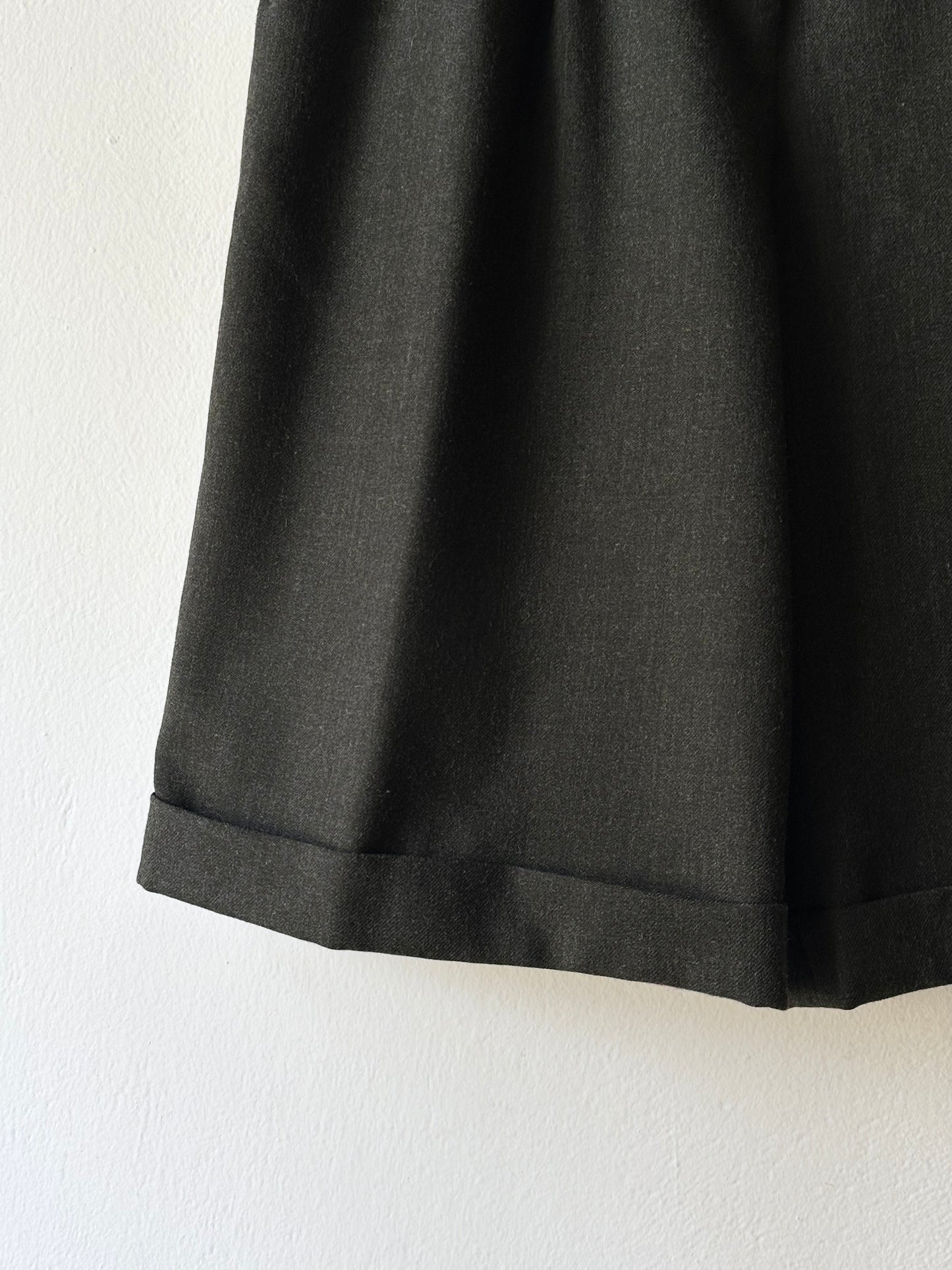 Virgin wool dress shorts in grey olive W30