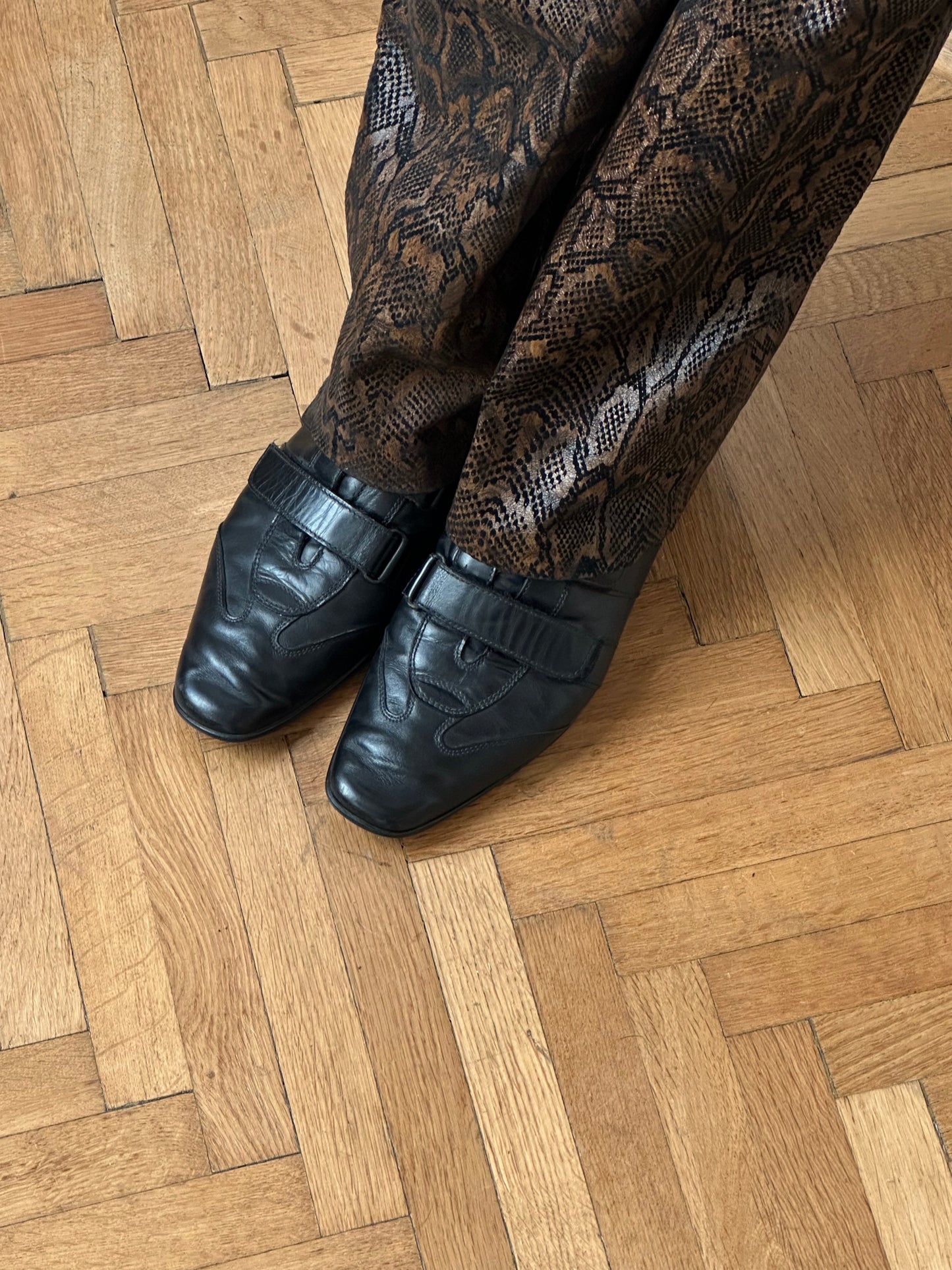 プラダ Prada Leather sneaker 皮靴 Black 黒 Toto Praha Vintage clothing shop store 古着屋 プラハ Prague Made in Italy 90年代 ヴィンテージ 