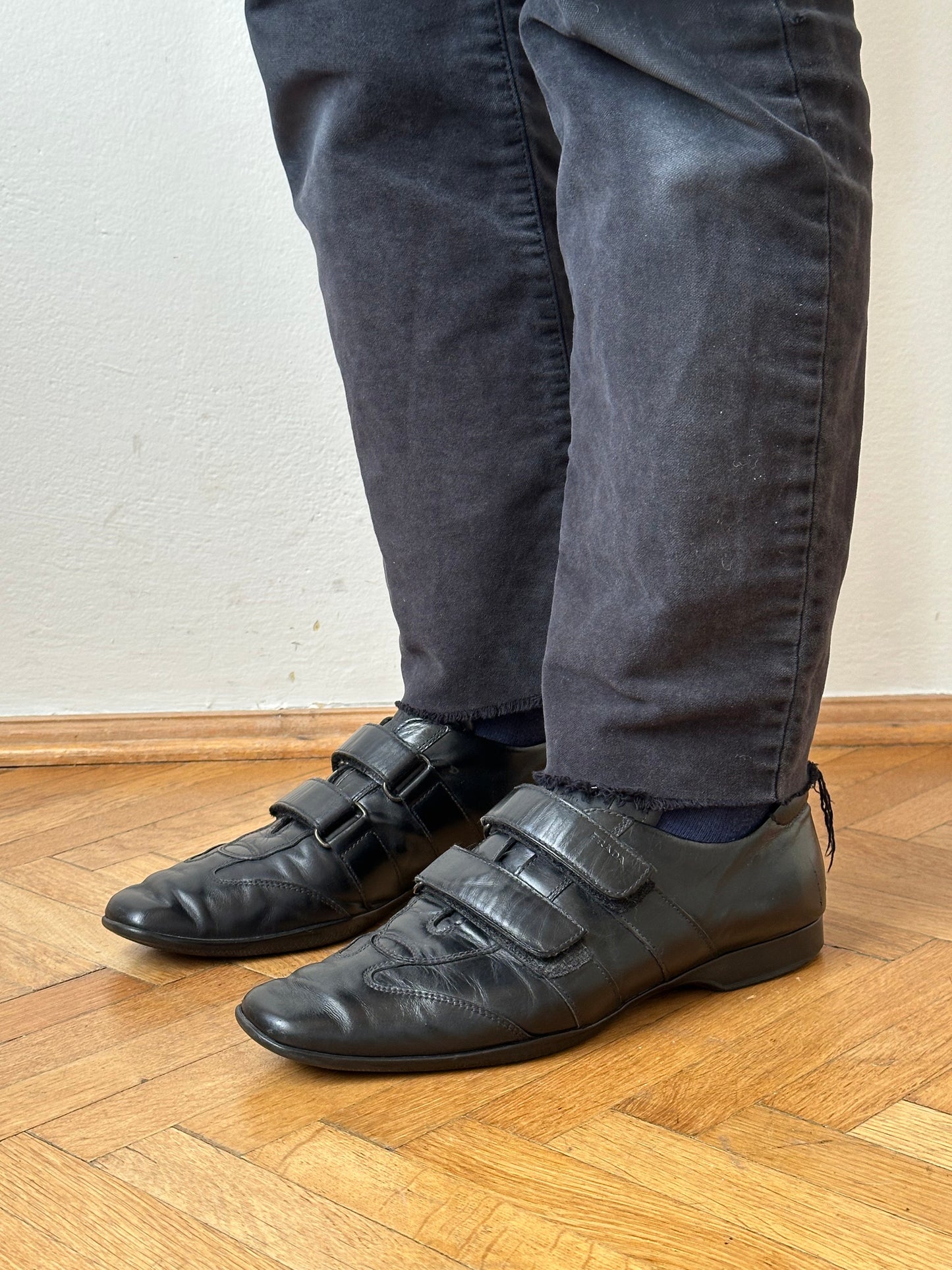 プラダ Prada Leather sneaker 皮靴 Black 黒 Toto Praha Vintage clothing shop store 古着屋 プラハ Prague Made in Italy 90年代 ヴィンテージ 