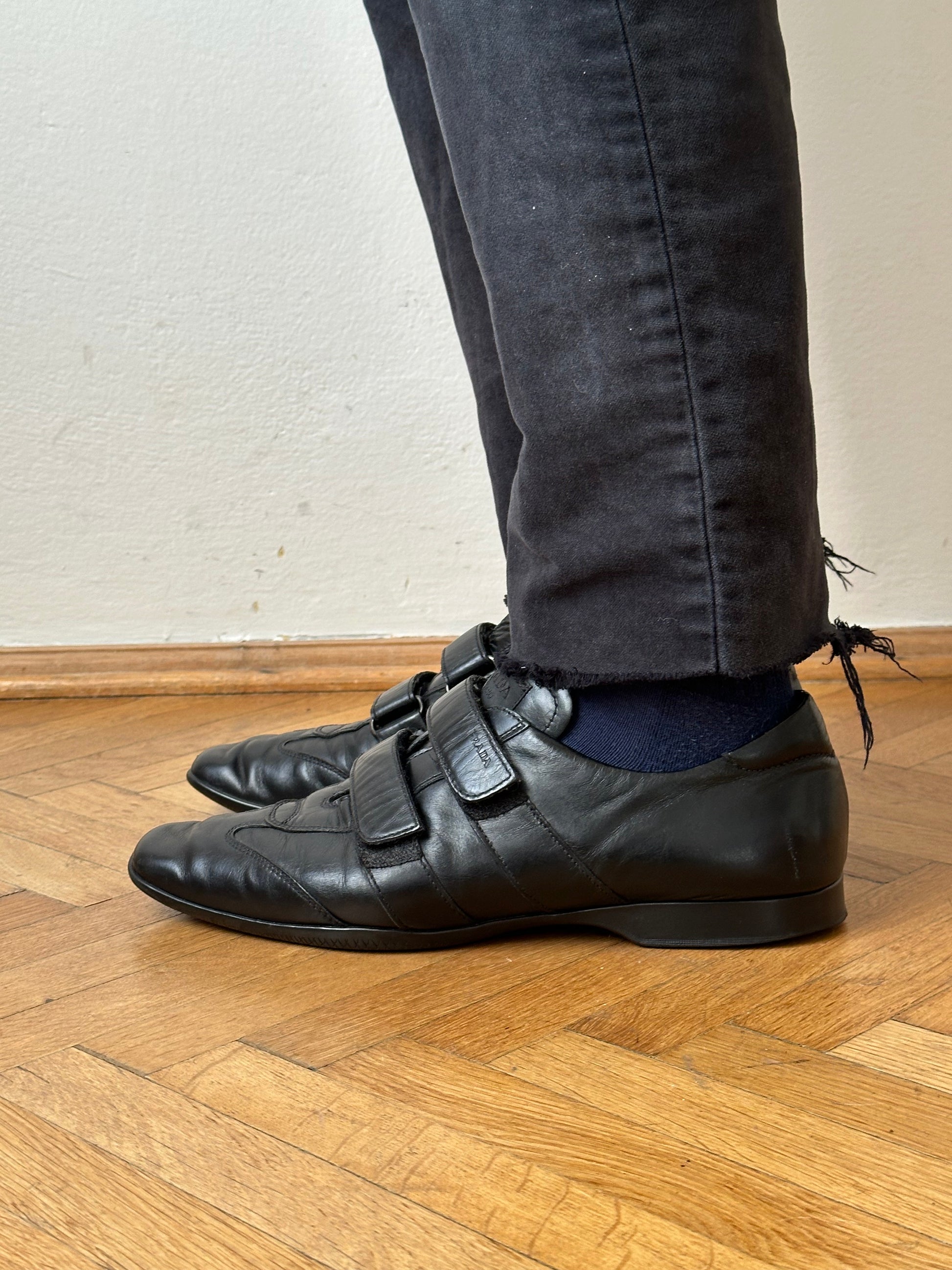 プラダ Prada Leather sneaker 皮靴 Black 黒 Toto Praha Vintage clothing shop store 古着屋 プラハ Prague Made in Italy 90年代 ヴィンテージ 