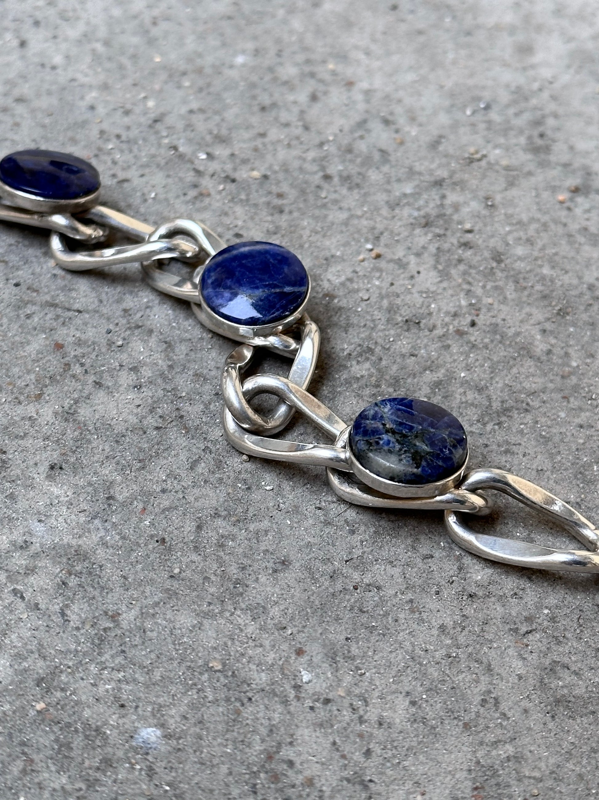 silver bangle vintage bracelet German Germany 925 lapis lazuri carb chain シルバーバングル チェーン シルバーチェーン ラピスラズリ チェーンブレスレット シルバーブレスレット シルバー ブレスレット バングル ヴィンテージ ドイツ ヴィンテージ 80s 80's 1980s 1980's mid century プラハ 古着屋 ヴィンテージジュエリー ジュエリー 古着 プラハ古着屋 チェコ古着屋 チェコ TOTO east European Europe