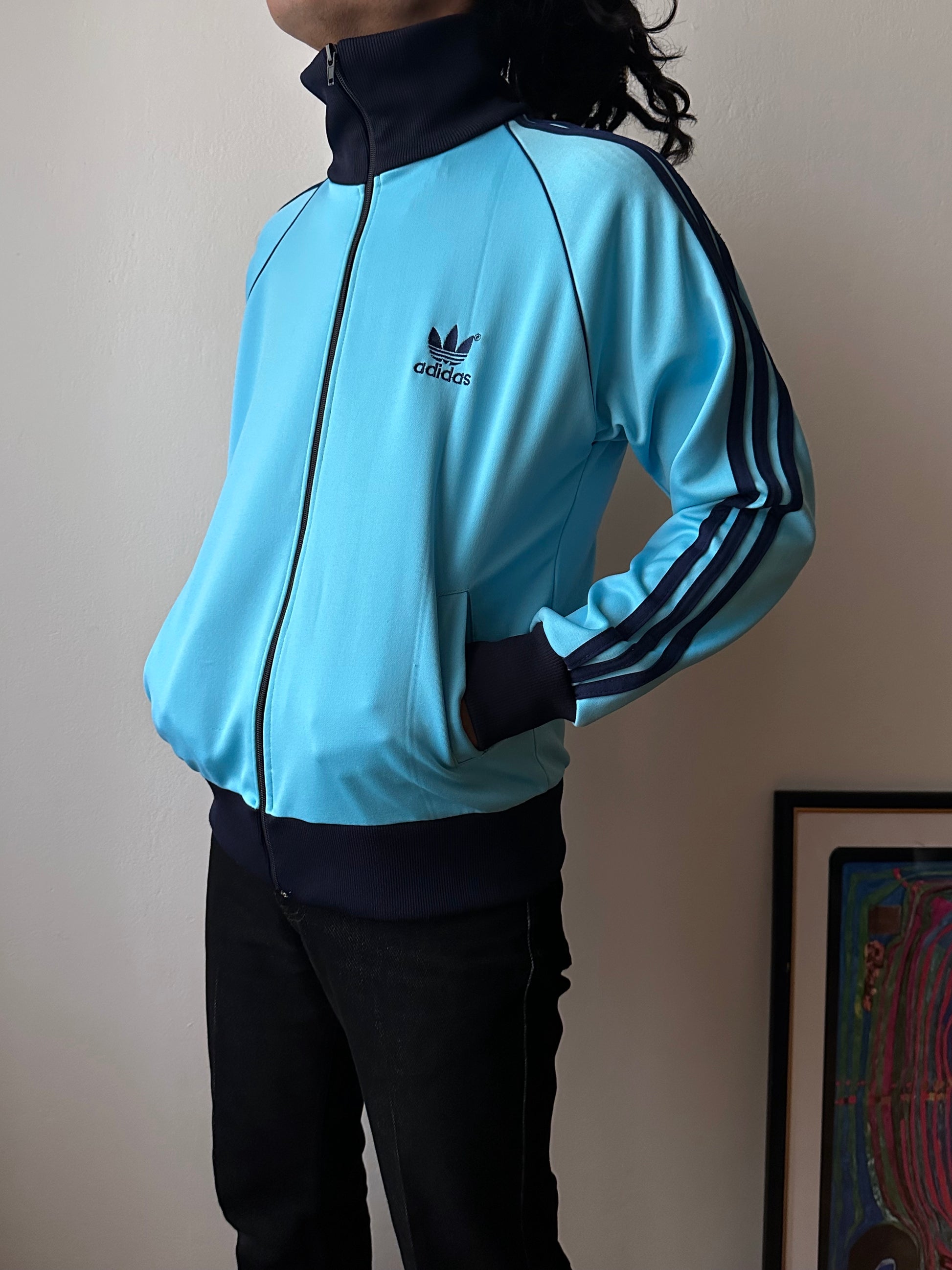 Toto Praha Vintage clothing store Prague Antique shop 古着屋 ヴィンテージ アンティーク ユーロ古着 ヨーロッパ古着 フランス買い付け 古着卸 ショールーム プラハ Adidas アディダス 