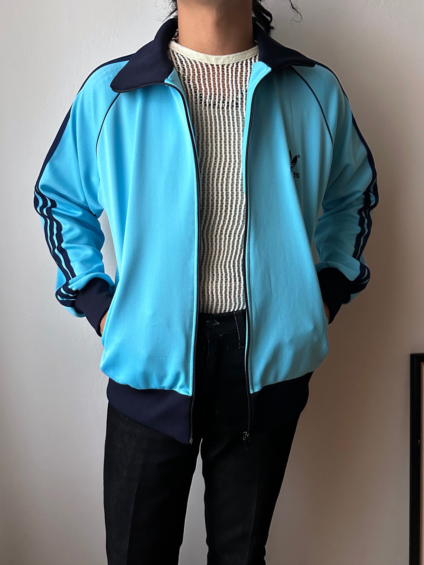 Toto Praha Vintage clothing store Prague Antique shop 古着屋 ヴィンテージ アンティーク ユーロ古着 ヨーロッパ古着 フランス買い付け 古着卸 ショールーム プラハ Adidas アディダス 