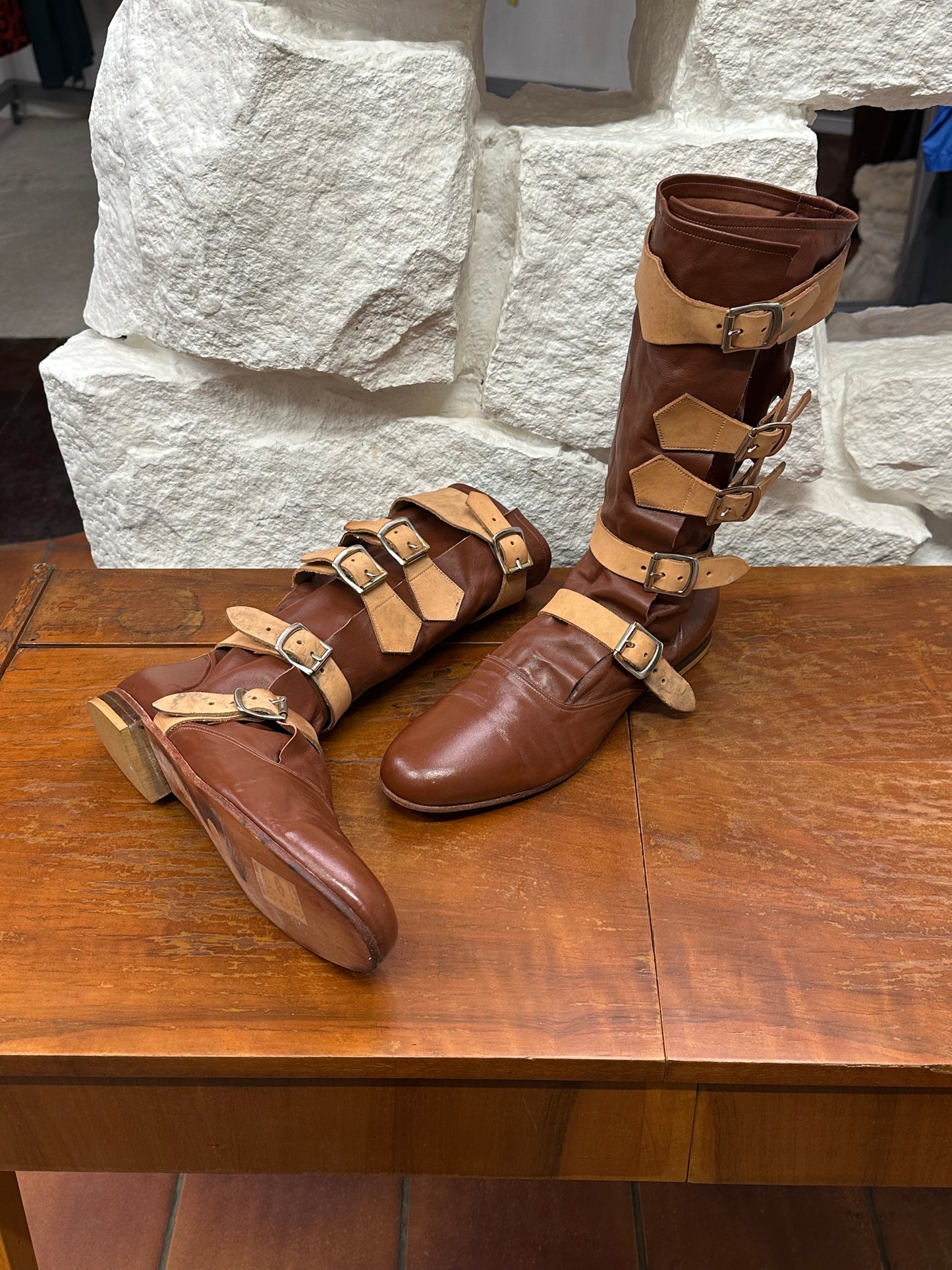 Vivienne Westwood Pirate Boots ヴィヴィアンウエストウッド Toto Praha Prague Vintage store Vintage clothing プラハ 古着屋 古着 Made in England イギリス製 イギリス古着 Archive Vintage ヴィンテージ アーカイヴ ユーロ古着 ヨーロッパ古着  ブーツ 革靴 パイレーツブーツ 1981's 