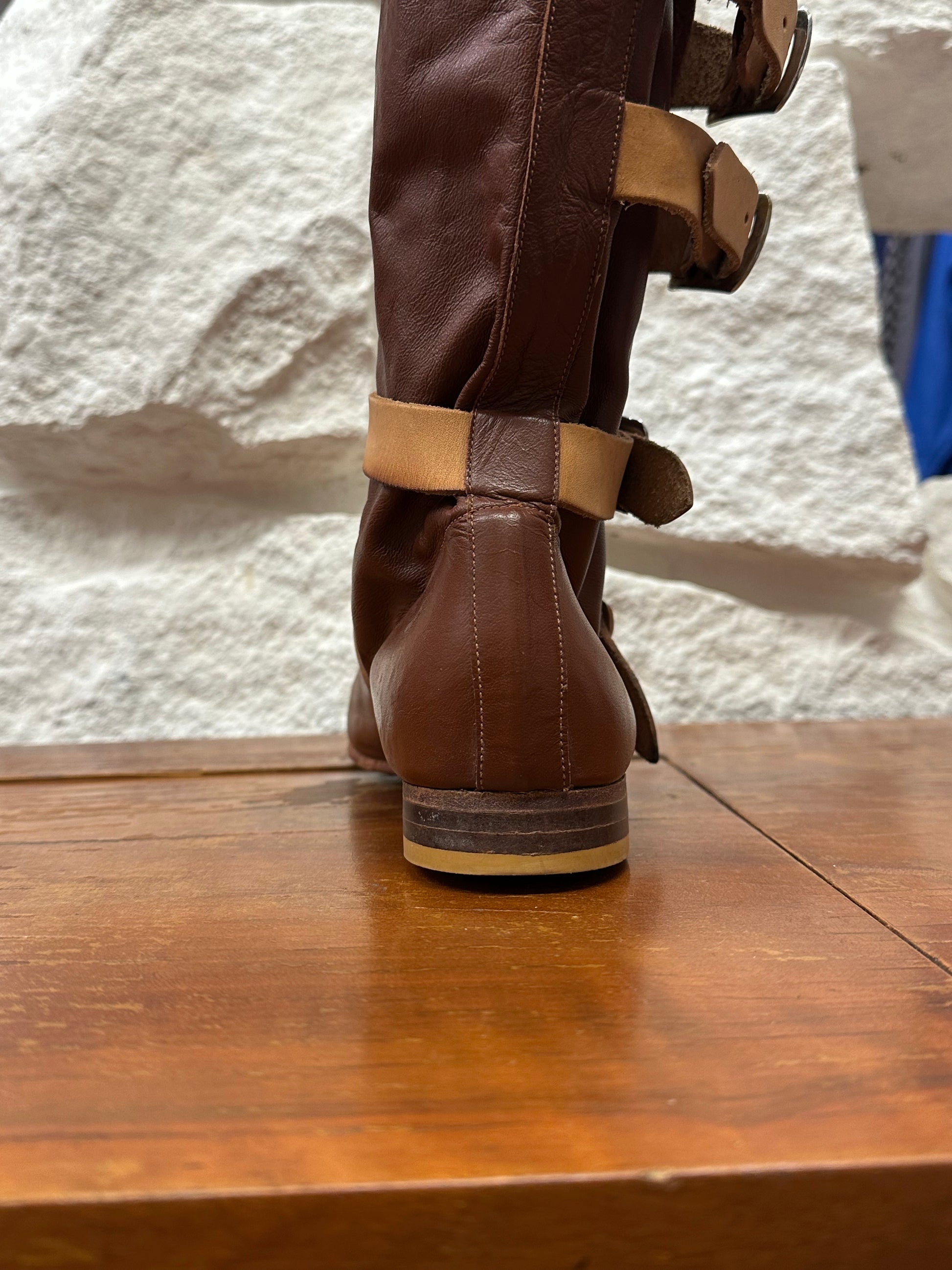 Vivienne Westwood Pirate Boots ヴィヴィアンウエストウッド Toto Praha Prague Vintage store Vintage clothing プラハ 古着屋 古着 Made in England イギリス製 イギリス古着 Archive Vintage ヴィンテージ アーカイヴ ユーロ古着 ヨーロッパ古着  ブーツ 革靴 パイレーツブーツ 1981's 