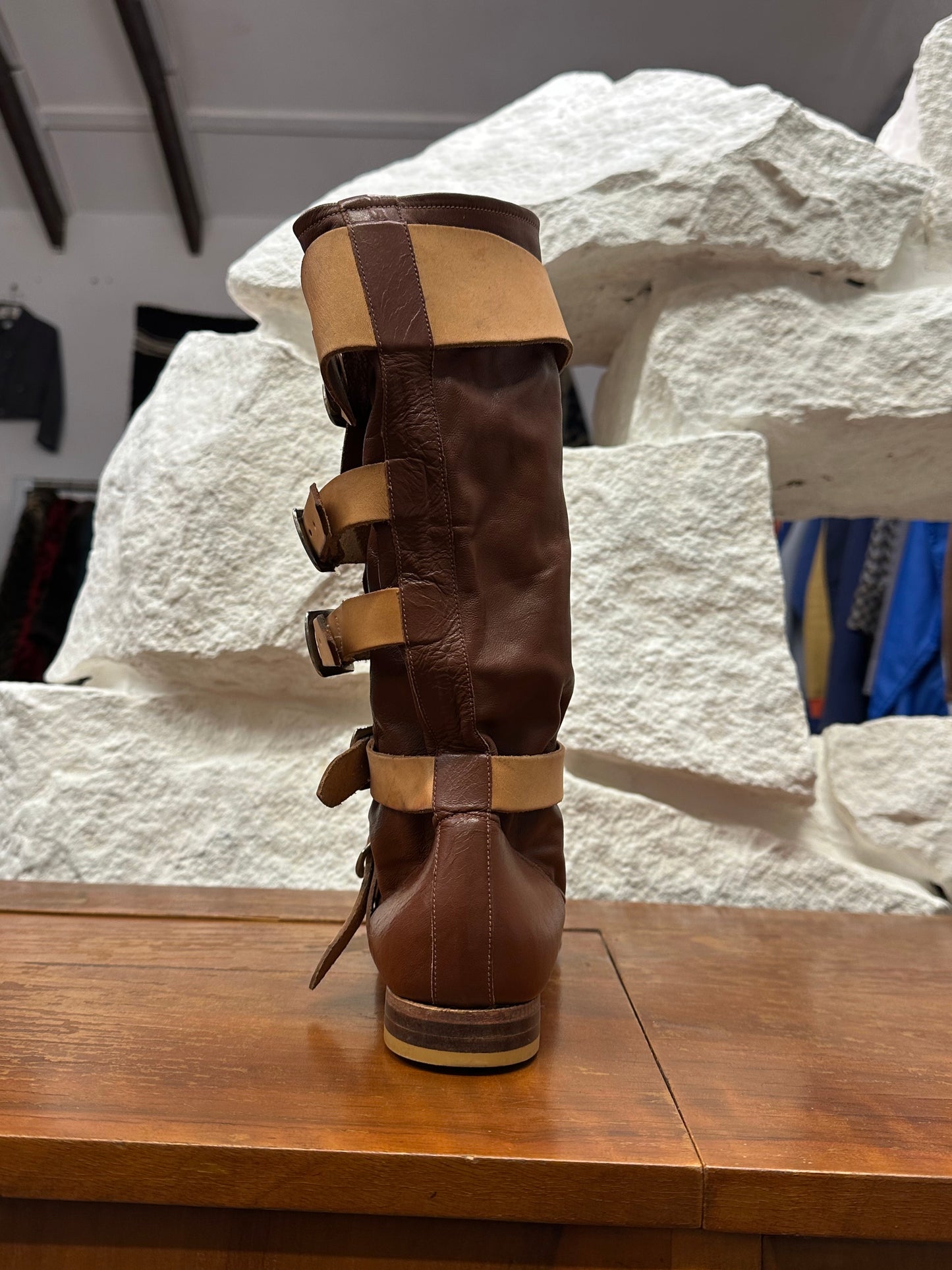 Vivienne Westwood Pirate Boots ヴィヴィアンウエストウッド Toto Praha Prague Vintage store Vintage clothing プラハ 古着屋 古着 Made in England イギリス製 イギリス古着 Archive Vintage ヴィンテージ アーカイヴ ユーロ古着 ヨーロッパ古着  ブーツ 革靴 パイレーツブーツ 1981's 