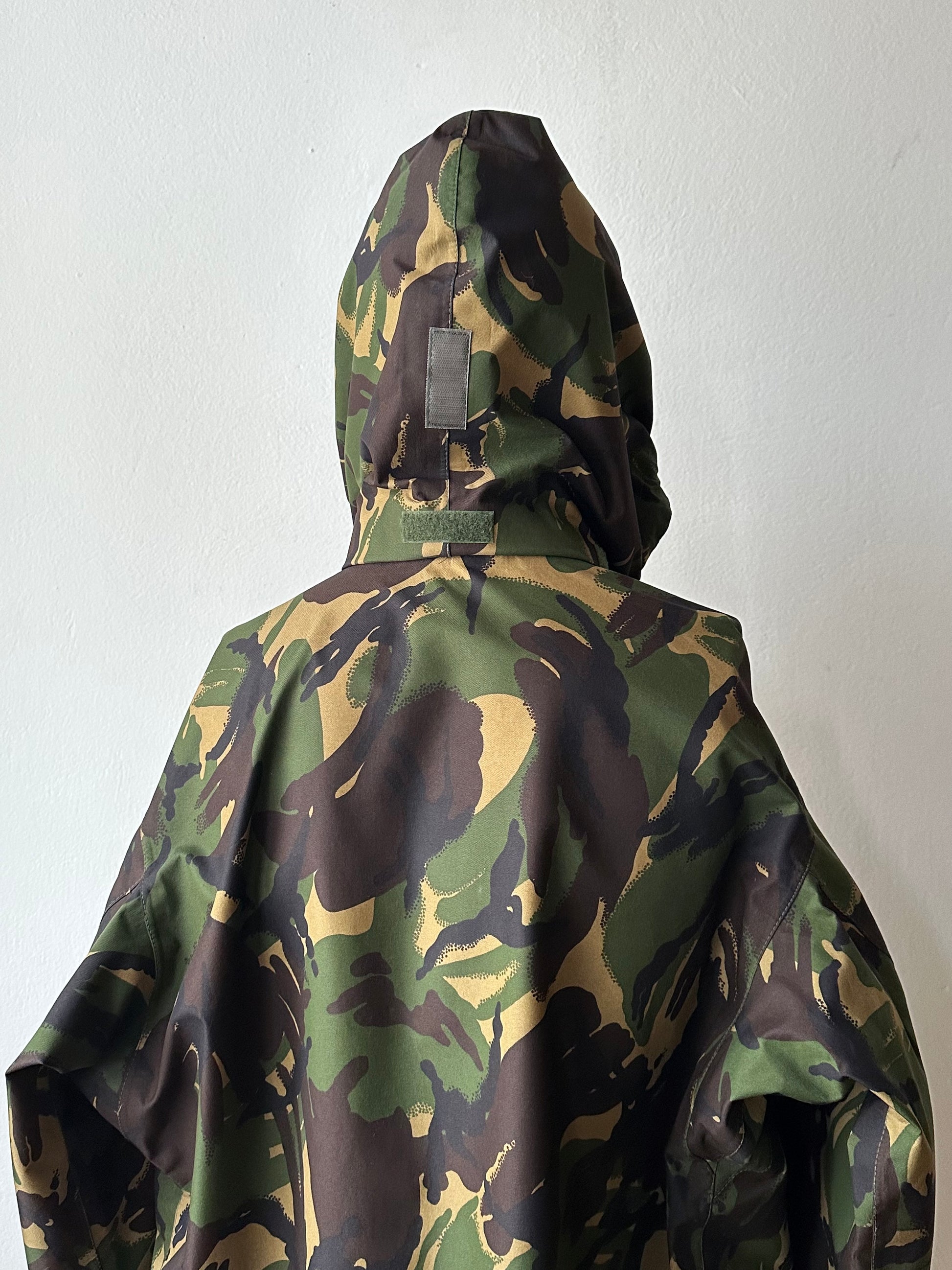 French Army Gore-Tex parka フランス軍 ゴアテックス 軍物 France Military ミリタリー Toto Praha Vintage clothing shop Antique shop 古着屋 プラハ Showroom appointment Prague ユーロ古着 ヨーロッパ古着 古着卸 ヴィンテージ