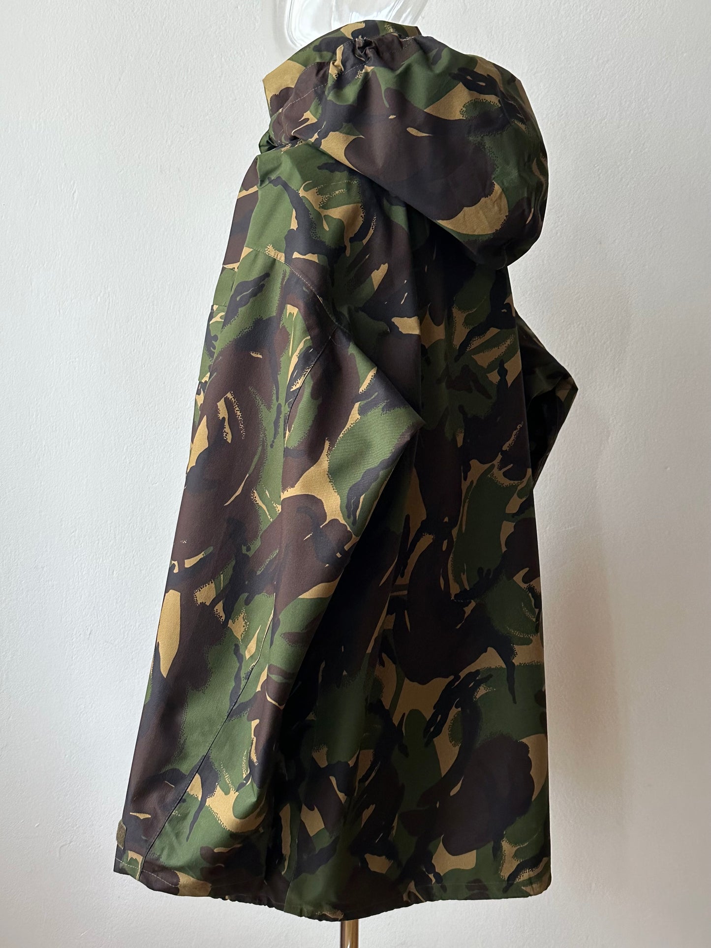 French Army Gore-Tex parka フランス軍 ゴアテックス 軍物 France Military ミリタリー Toto Praha Vintage clothing shop Antique shop 古着屋 プラハ Showroom appointment Prague ユーロ古着 ヨーロッパ古着 古着卸 ヴィンテージ