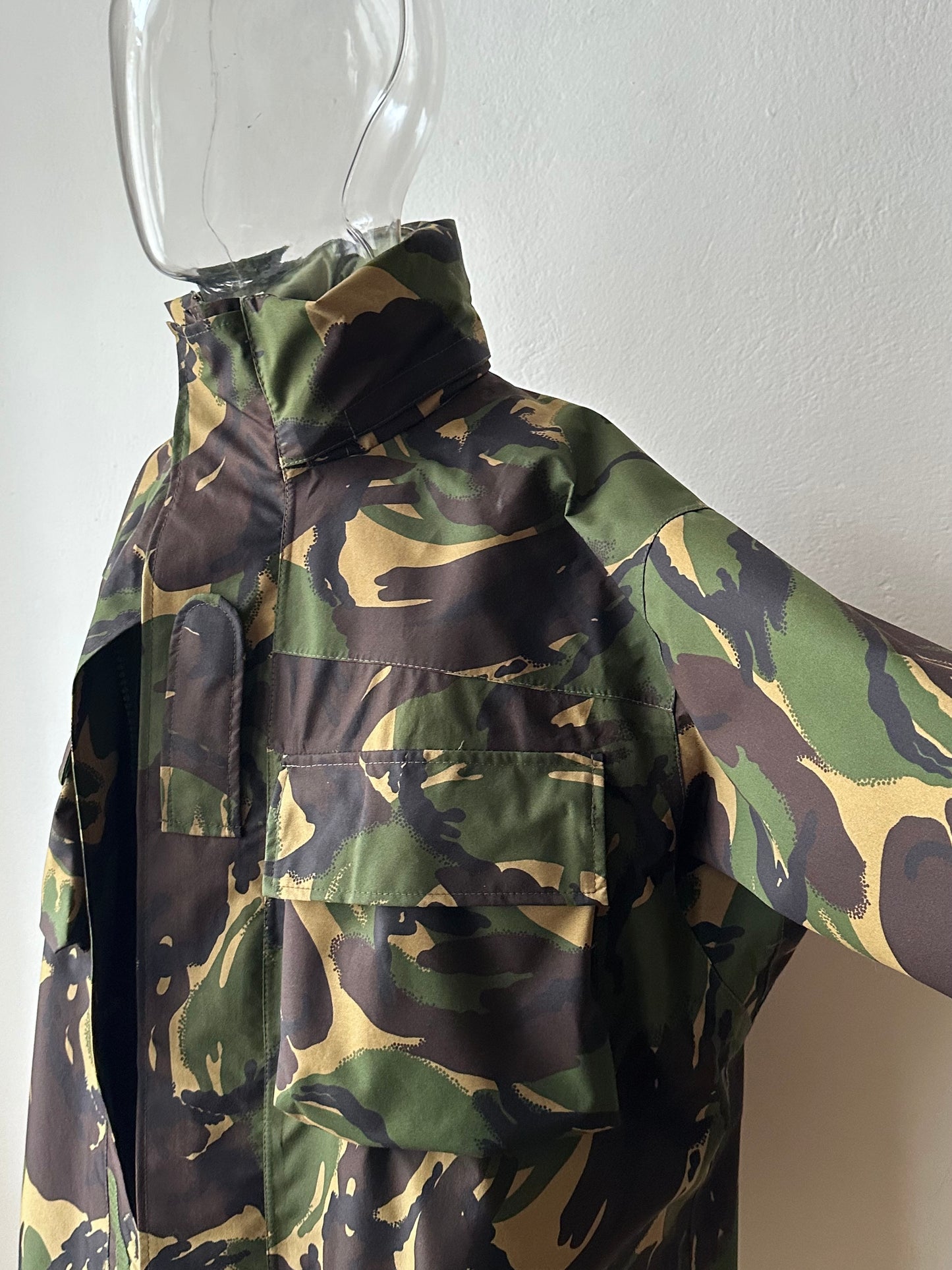 French Army Gore-Tex parka フランス軍 ゴアテックス 軍物 France Military ミリタリー Toto Praha Vintage clothing shop Antique shop 古着屋 プラハ Showroom appointment Prague ユーロ古着 ヨーロッパ古着 古着卸 ヴィンテージ