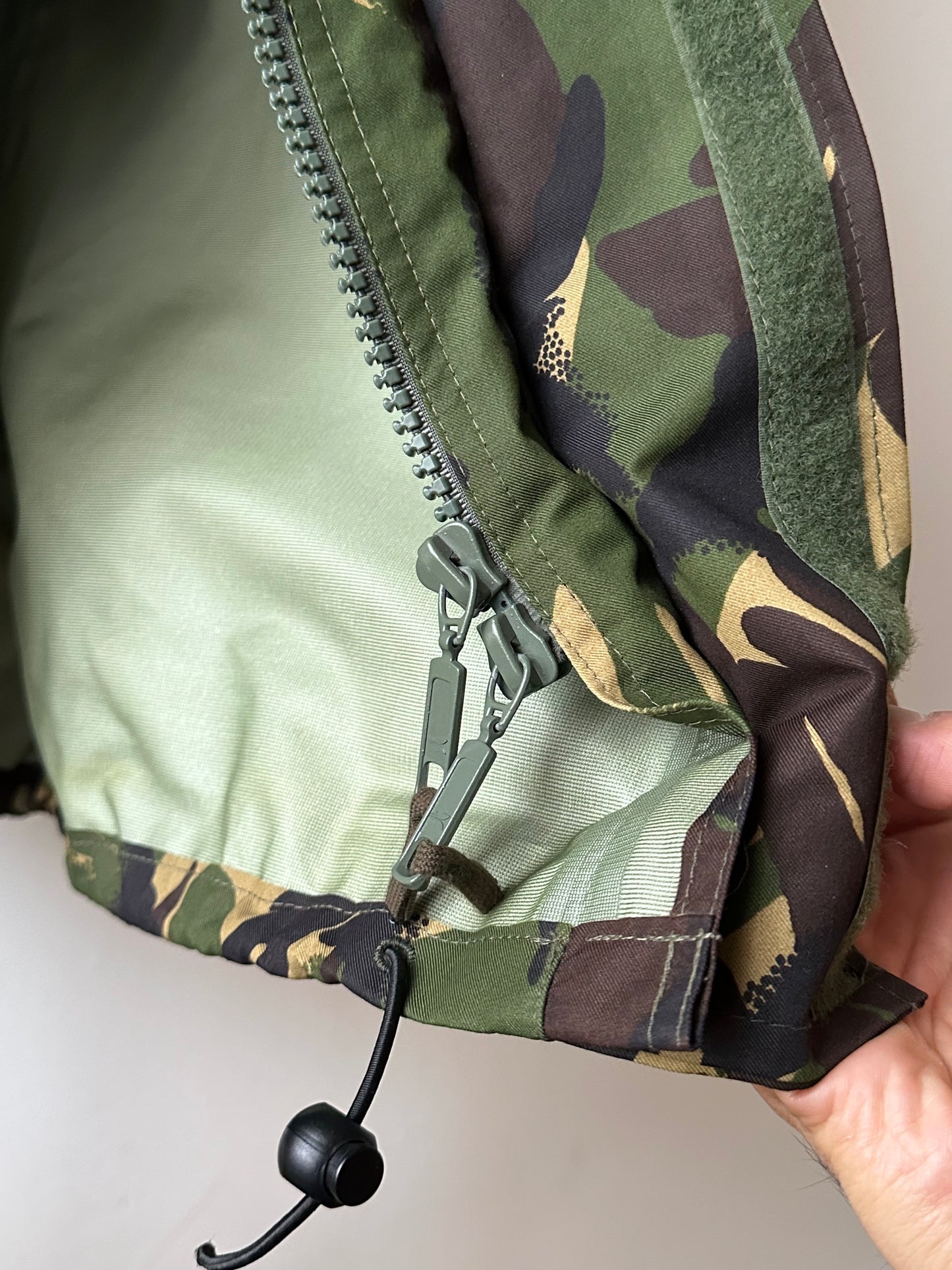 French Army Gore-Tex parka フランス軍 ゴアテックス 軍物 France Military ミリタリー Toto Praha Vintage clothing shop Antique shop 古着屋 プラハ Showroom appointment Prague ユーロ古着 ヨーロッパ古着 古着卸 ヴィンテージ