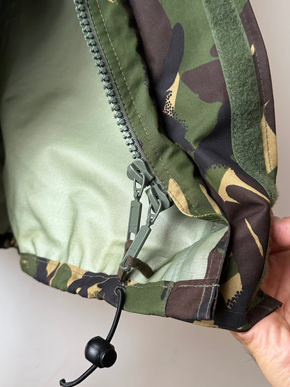 French Army Gore-Tex parka フランス軍 ゴアテックス 軍物 France Military ミリタリー Toto Praha Vintage clothing shop Antique shop 古着屋 プラハ Showroom appointment Prague ユーロ古着 ヨーロッパ古着 古着卸 ヴィンテージ