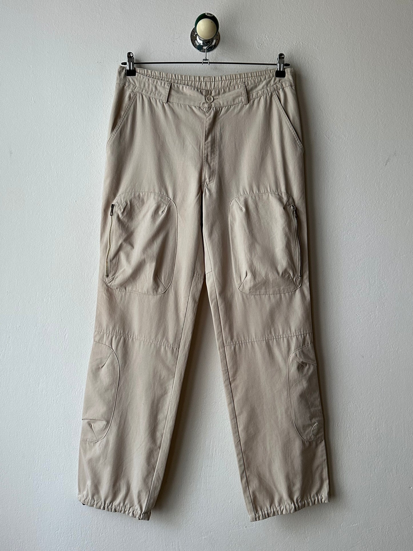 Toto Praha Vintage clothing shop Antique shop 古着屋 プラハ Showroom appointment Prague ユーロ古着 ヨーロッパ古着 古着卸 ヴィンテージ
